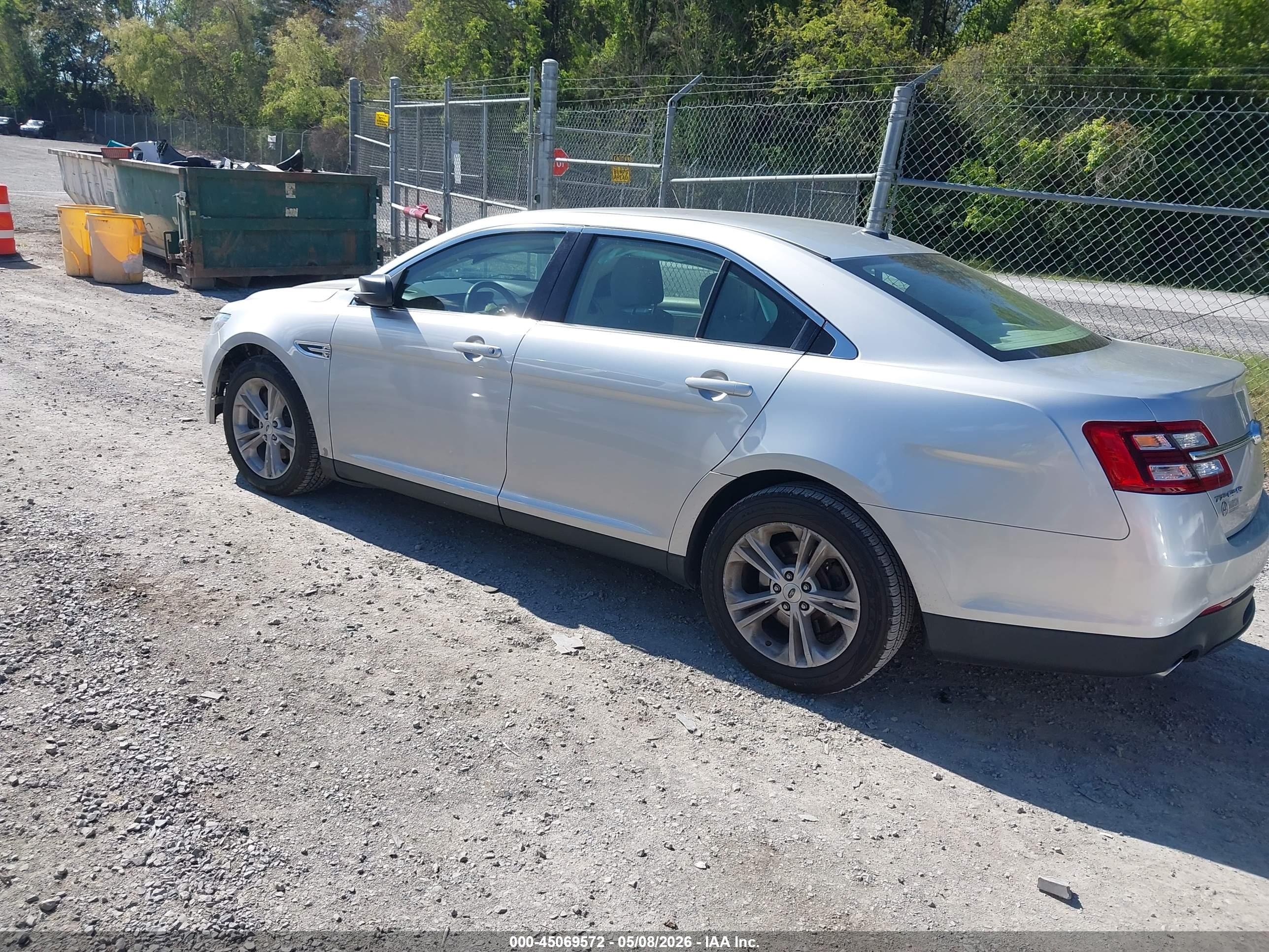 FORD TAURUS image 3