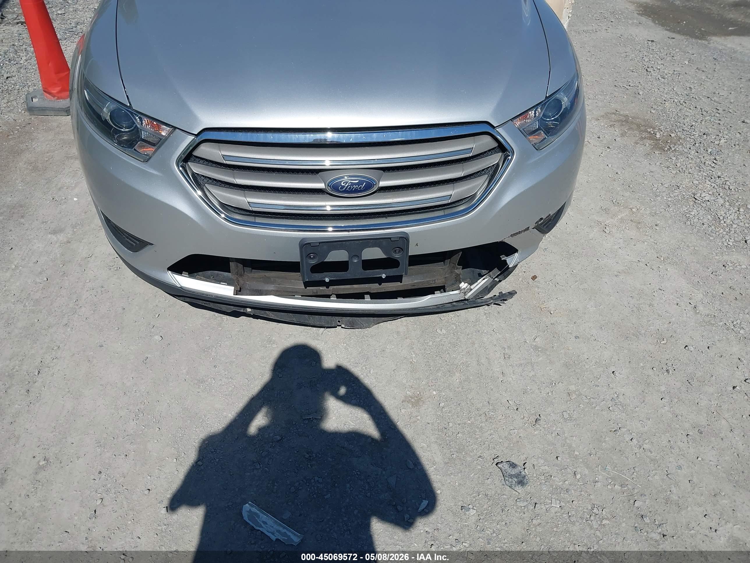 FORD TAURUS image 6