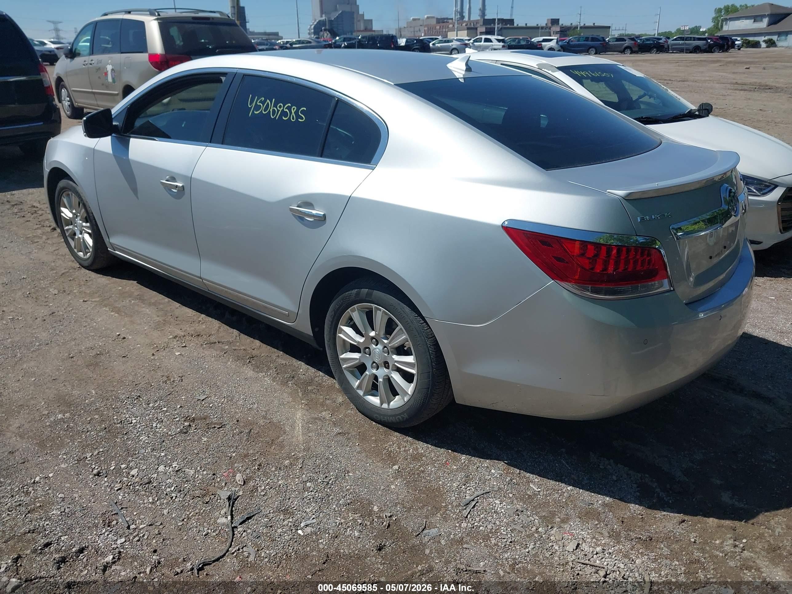 BUICK LACROSSE image 3