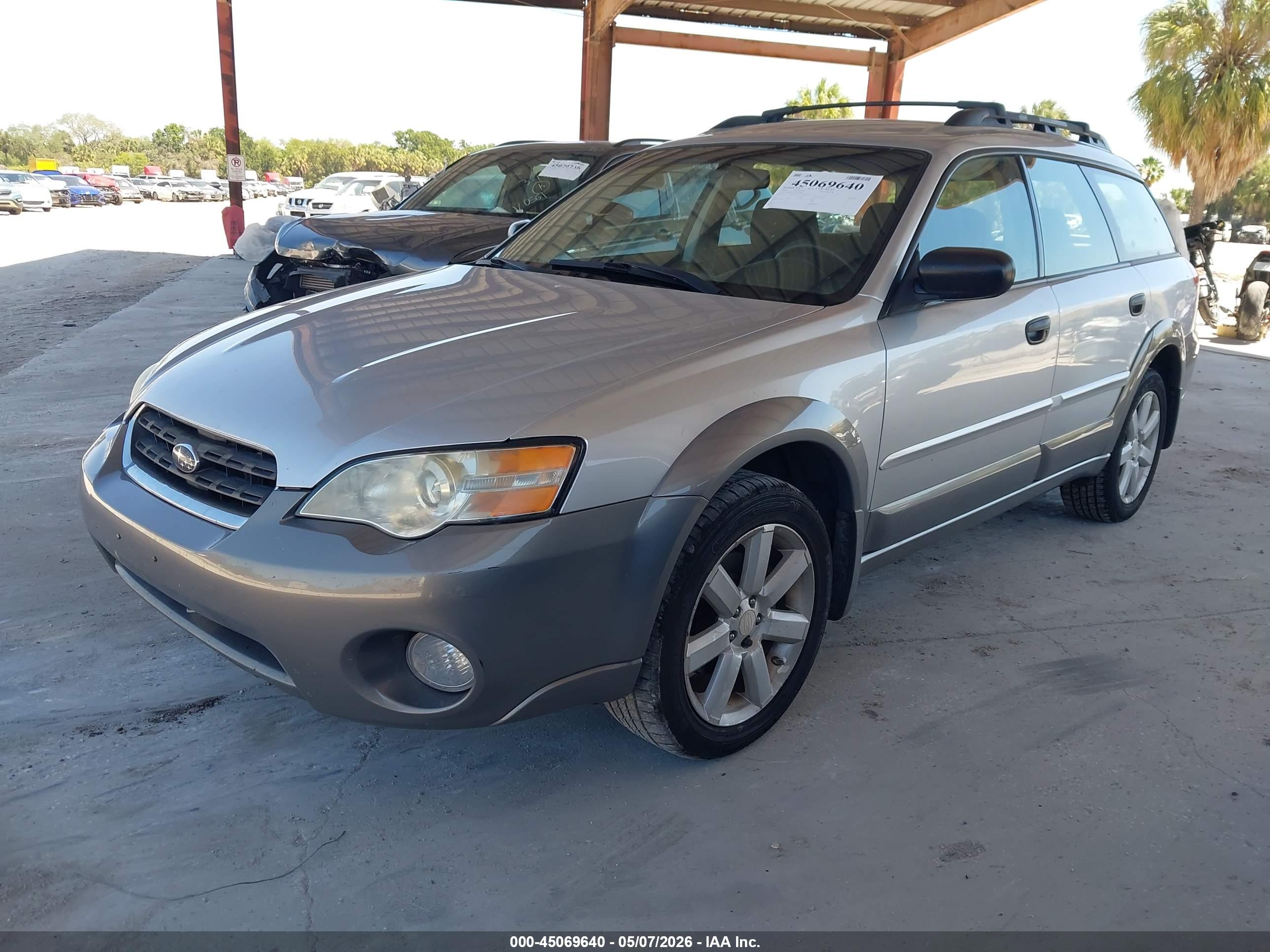 SUBARU OUTBACK image 2