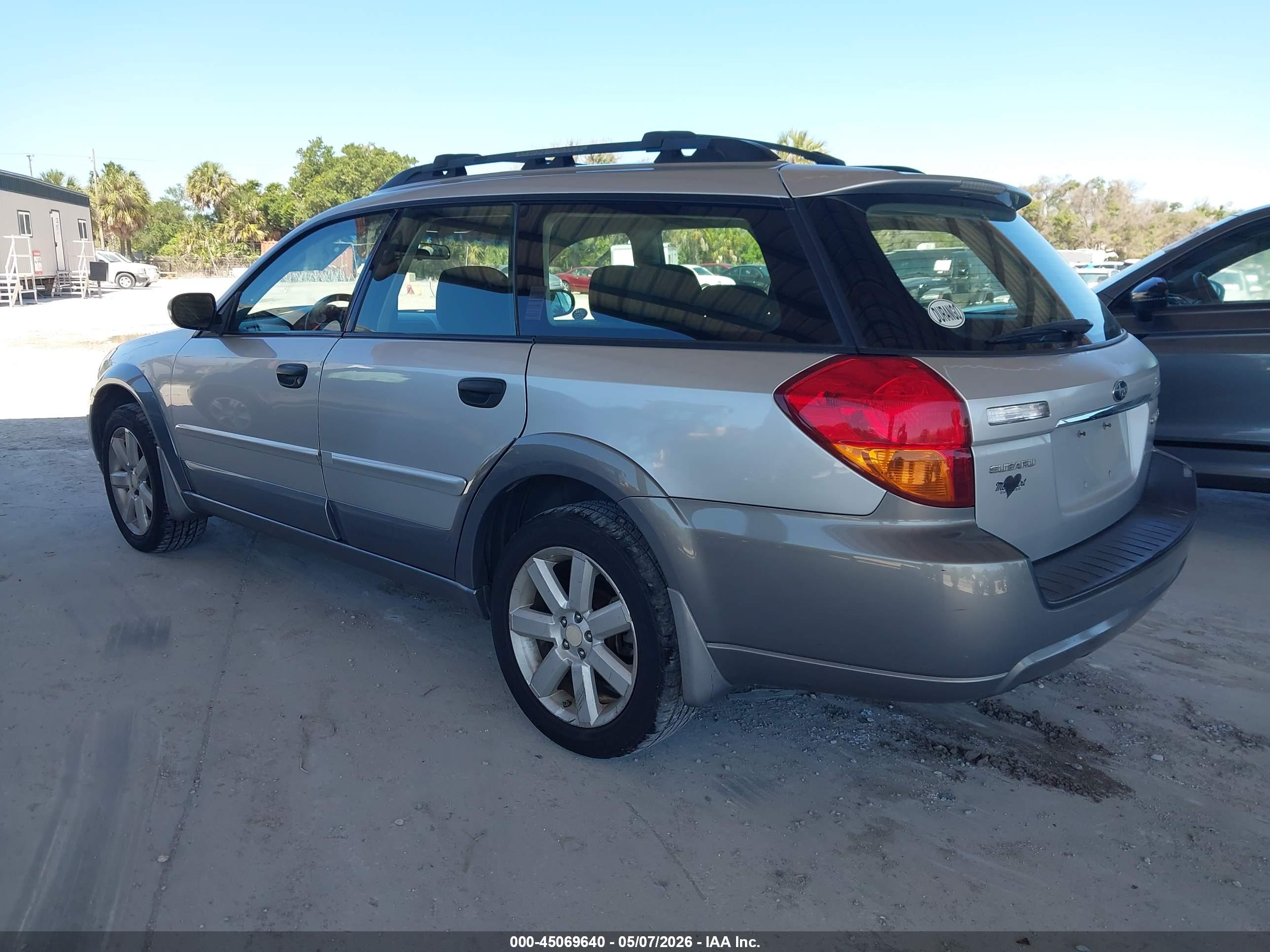 SUBARU OUTBACK image 3