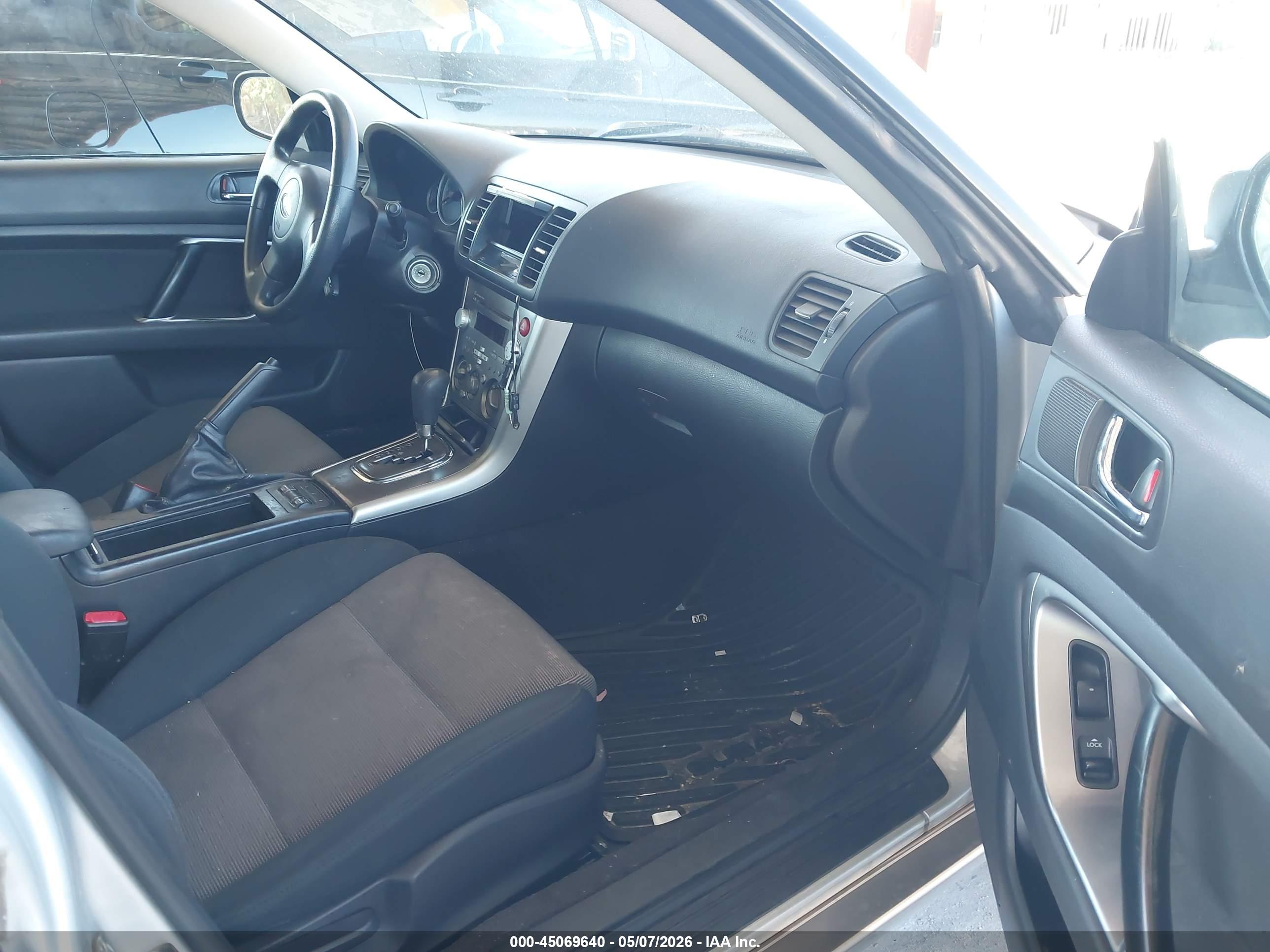 SUBARU OUTBACK image 5