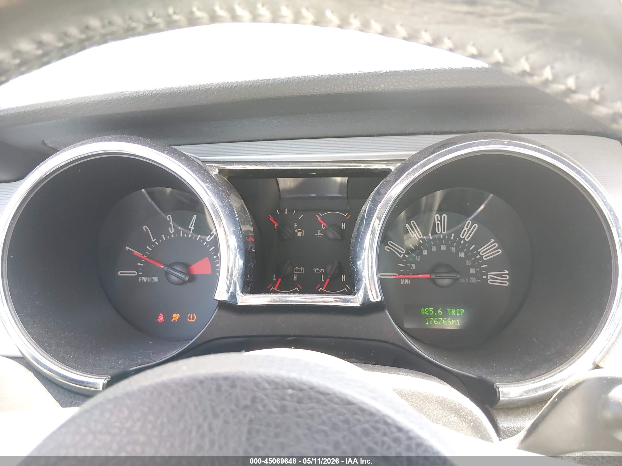 FORD MUSTANG image 7