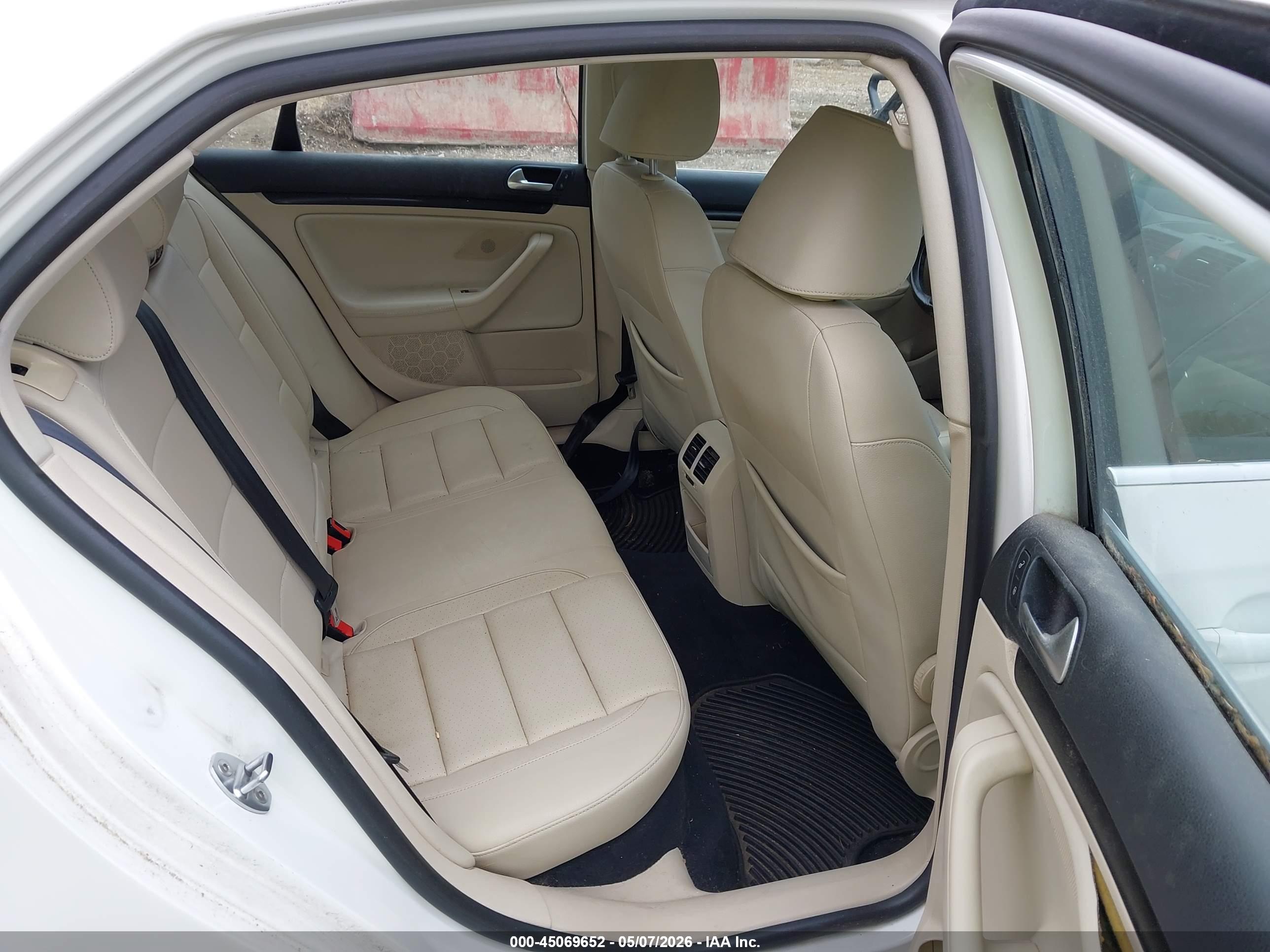 VOLKSWAGEN JETTA image 8