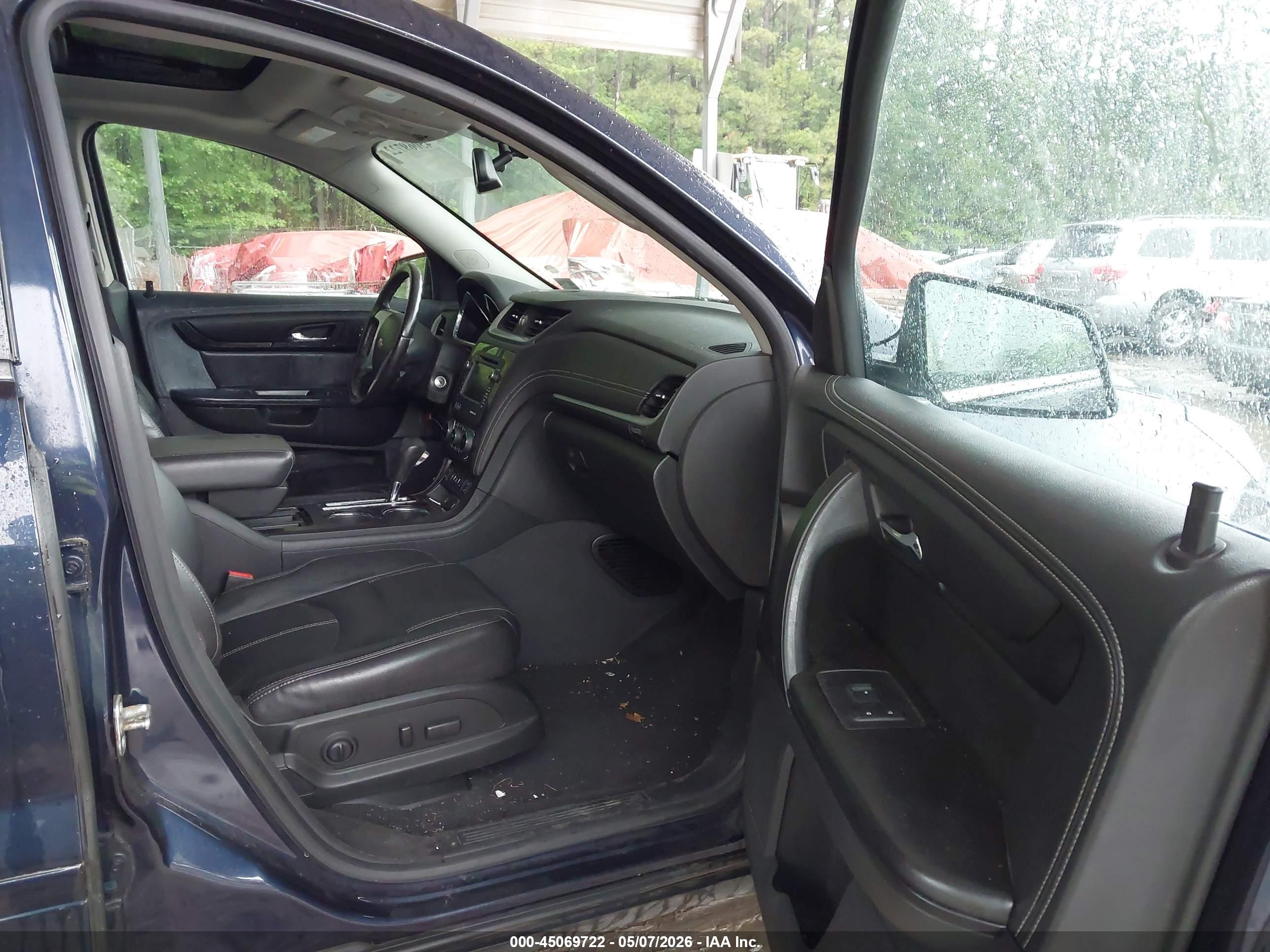 CHEVROLET TRAVERSE image 5
