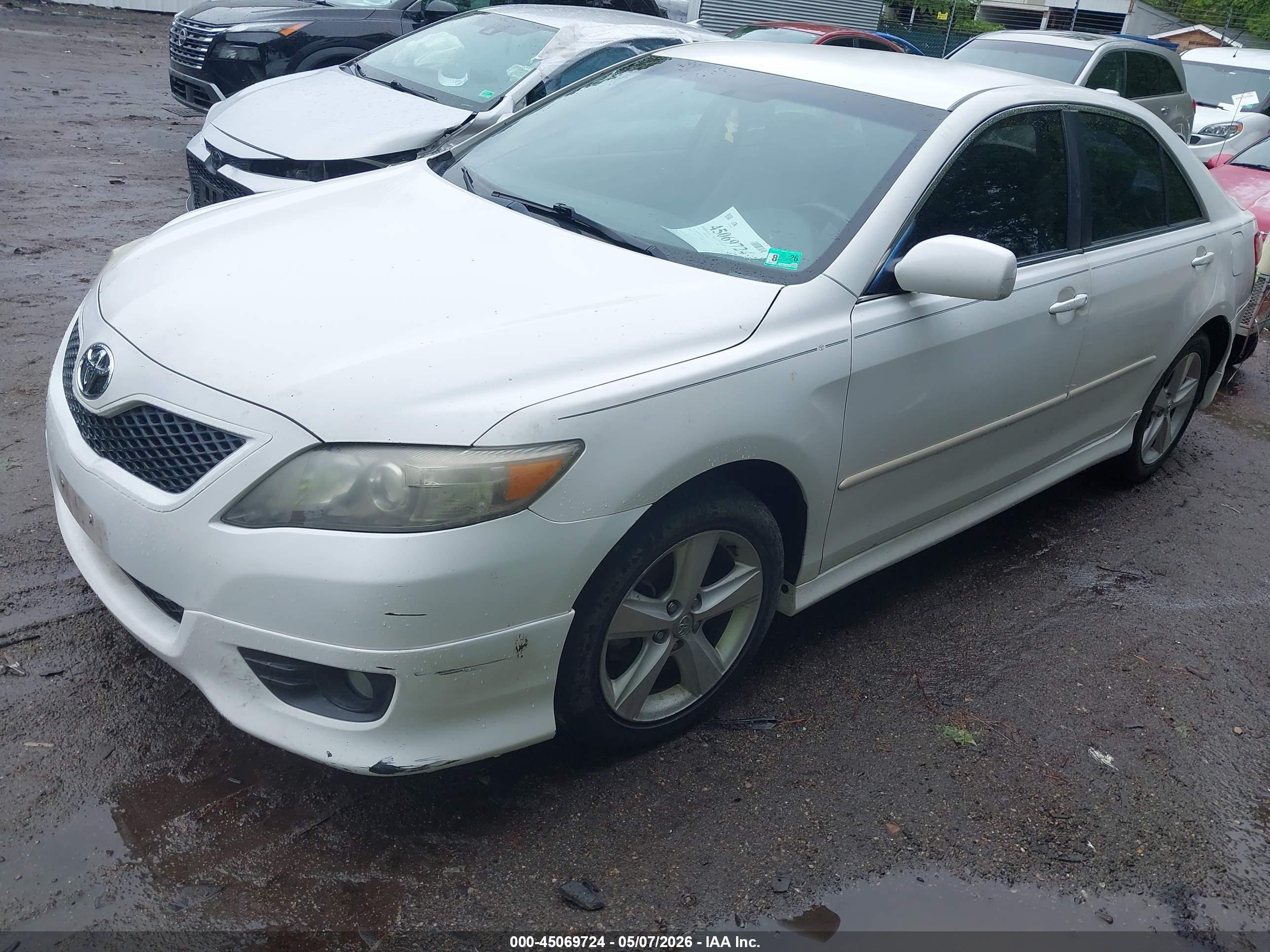 TOYOTA CAMRY image 2