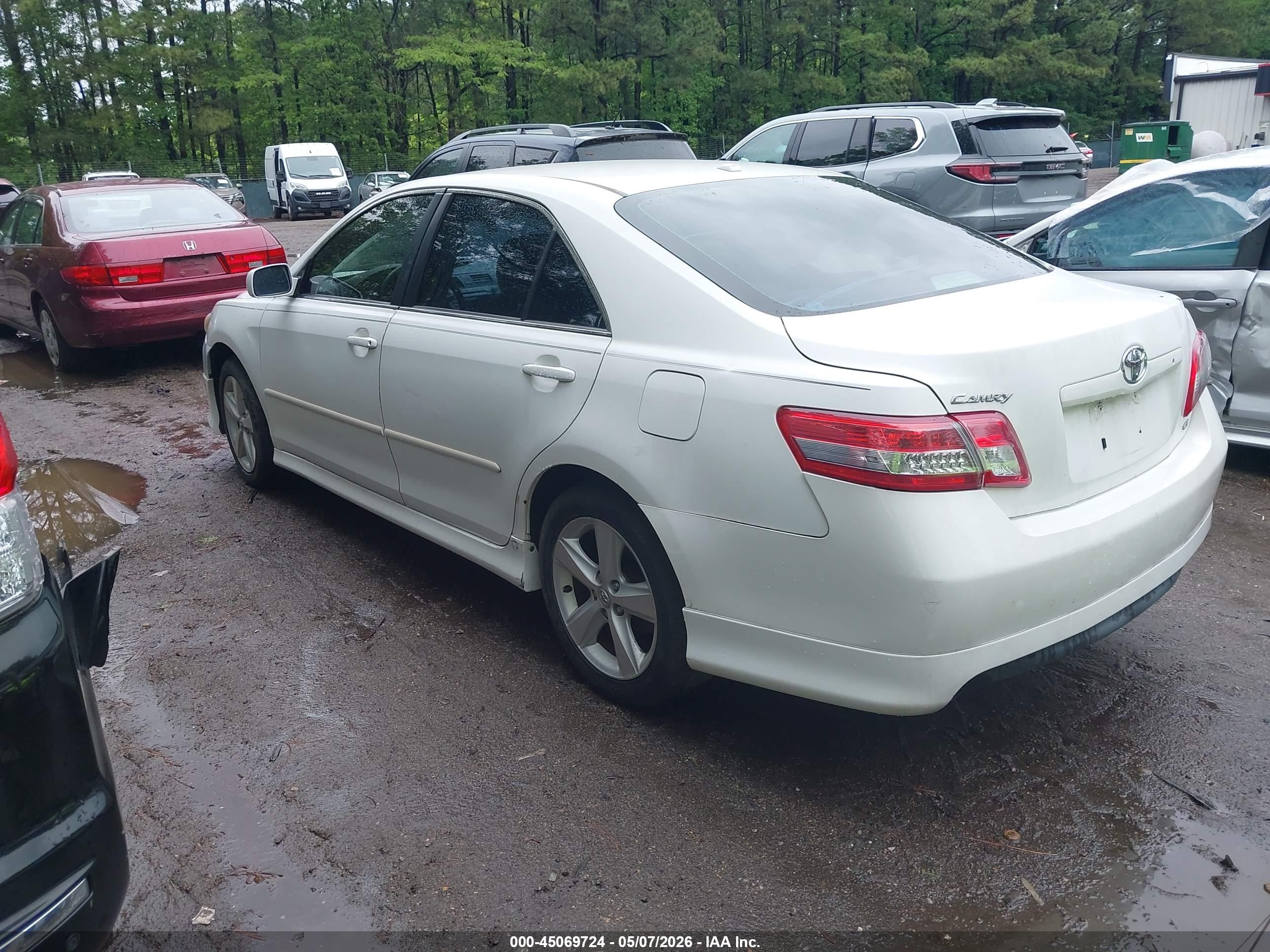 TOYOTA CAMRY image 3