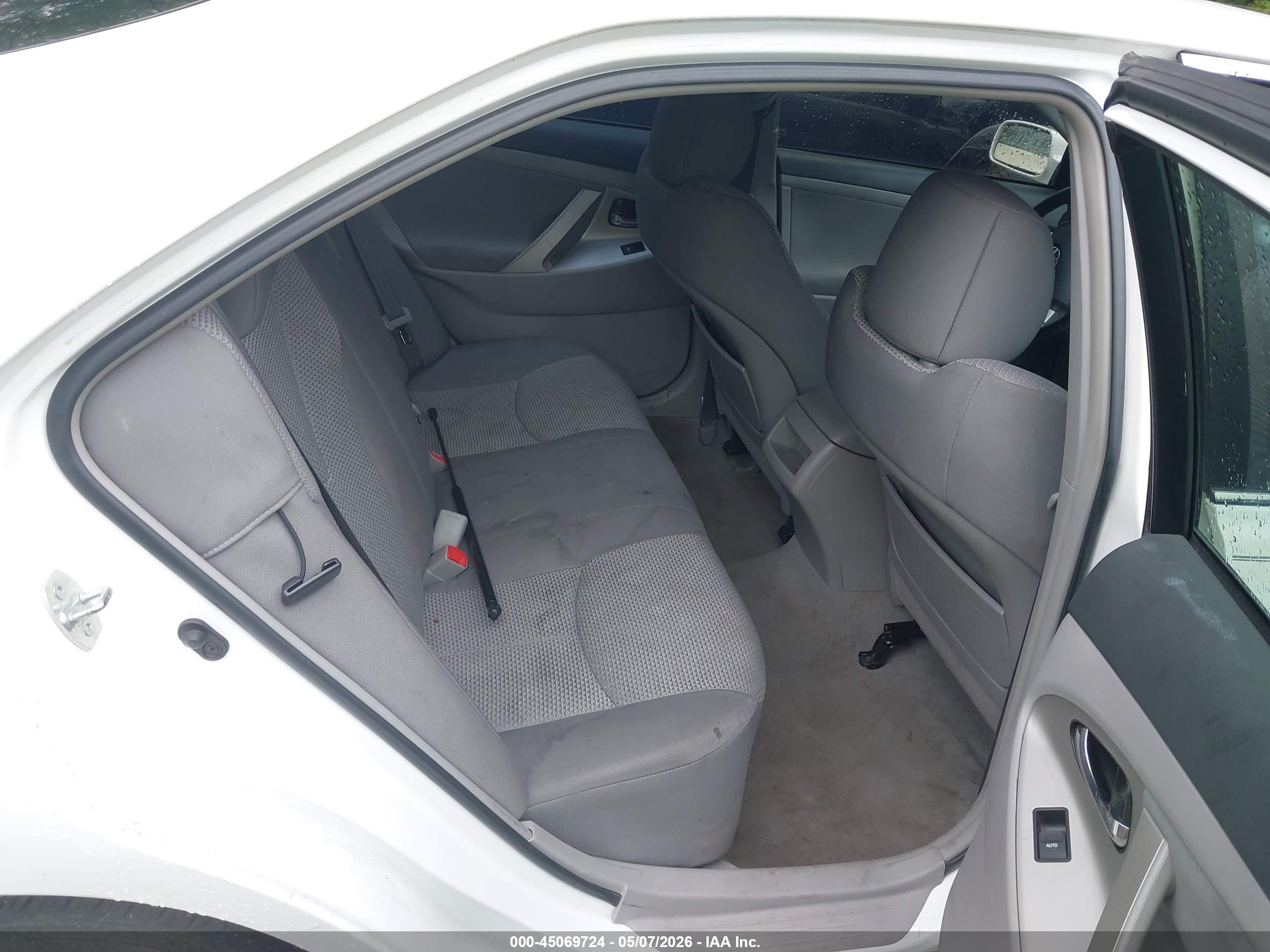 TOYOTA CAMRY image 8