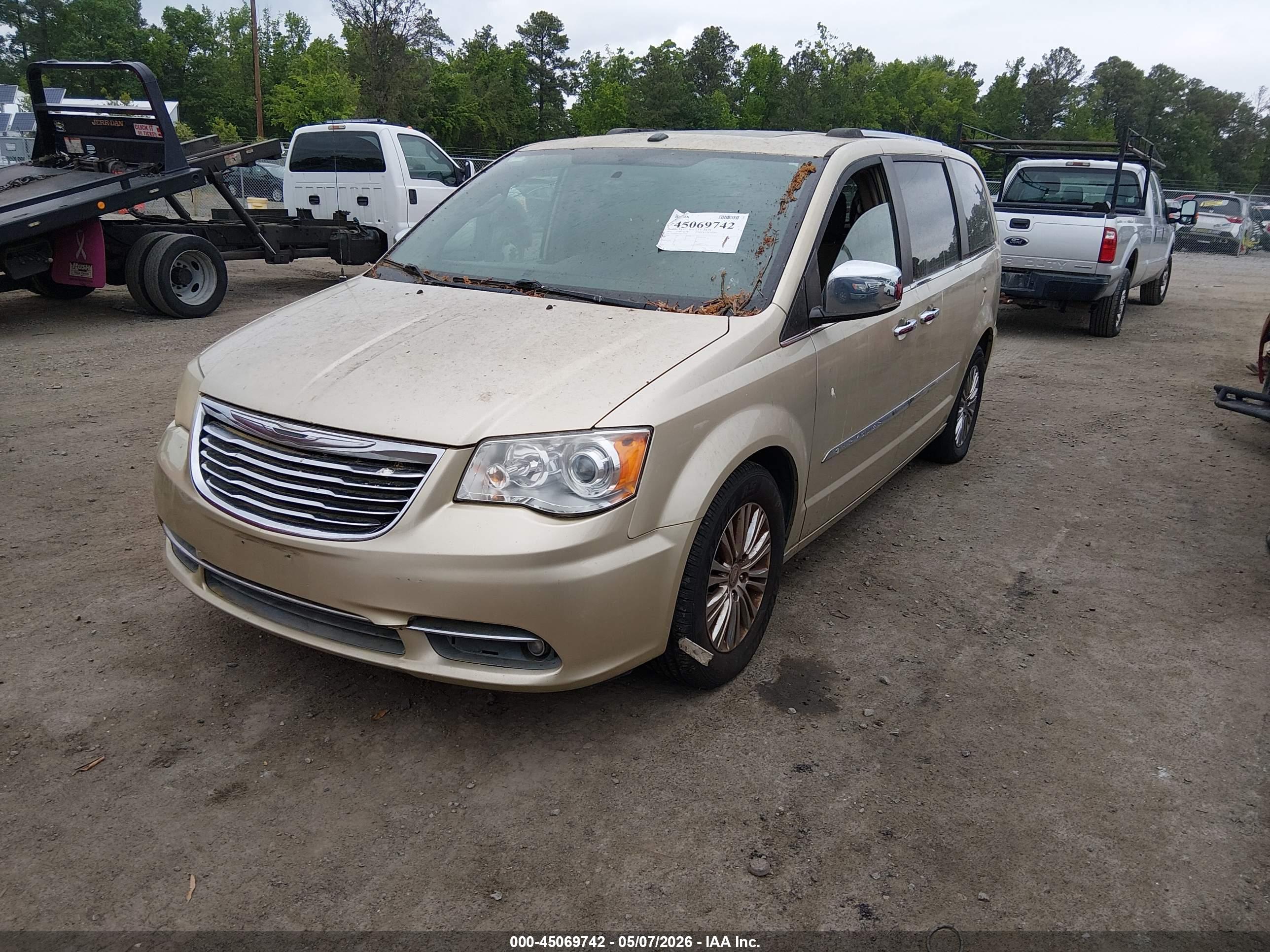 CHRYSLER TOWN image 2