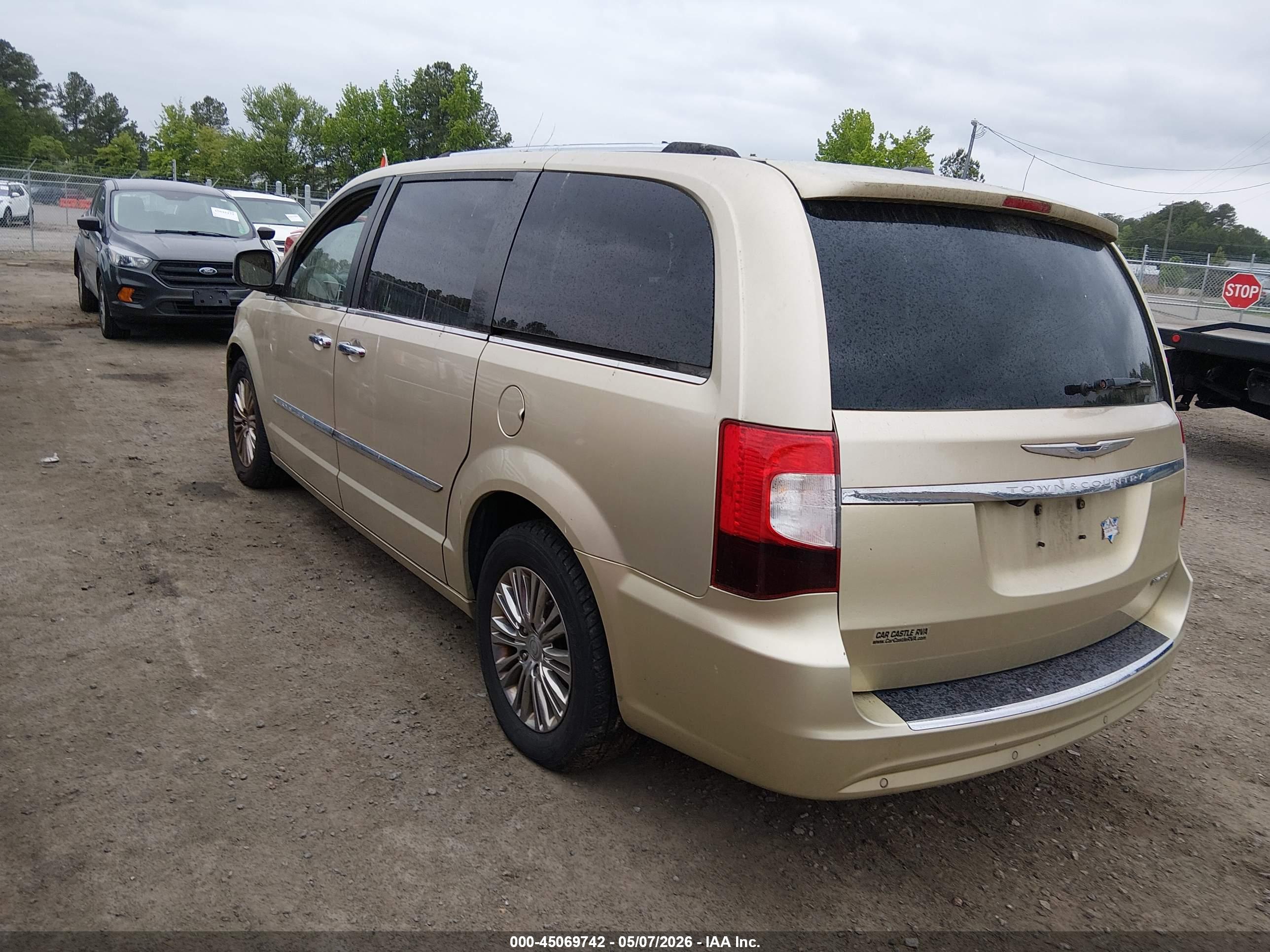 CHRYSLER TOWN image 3