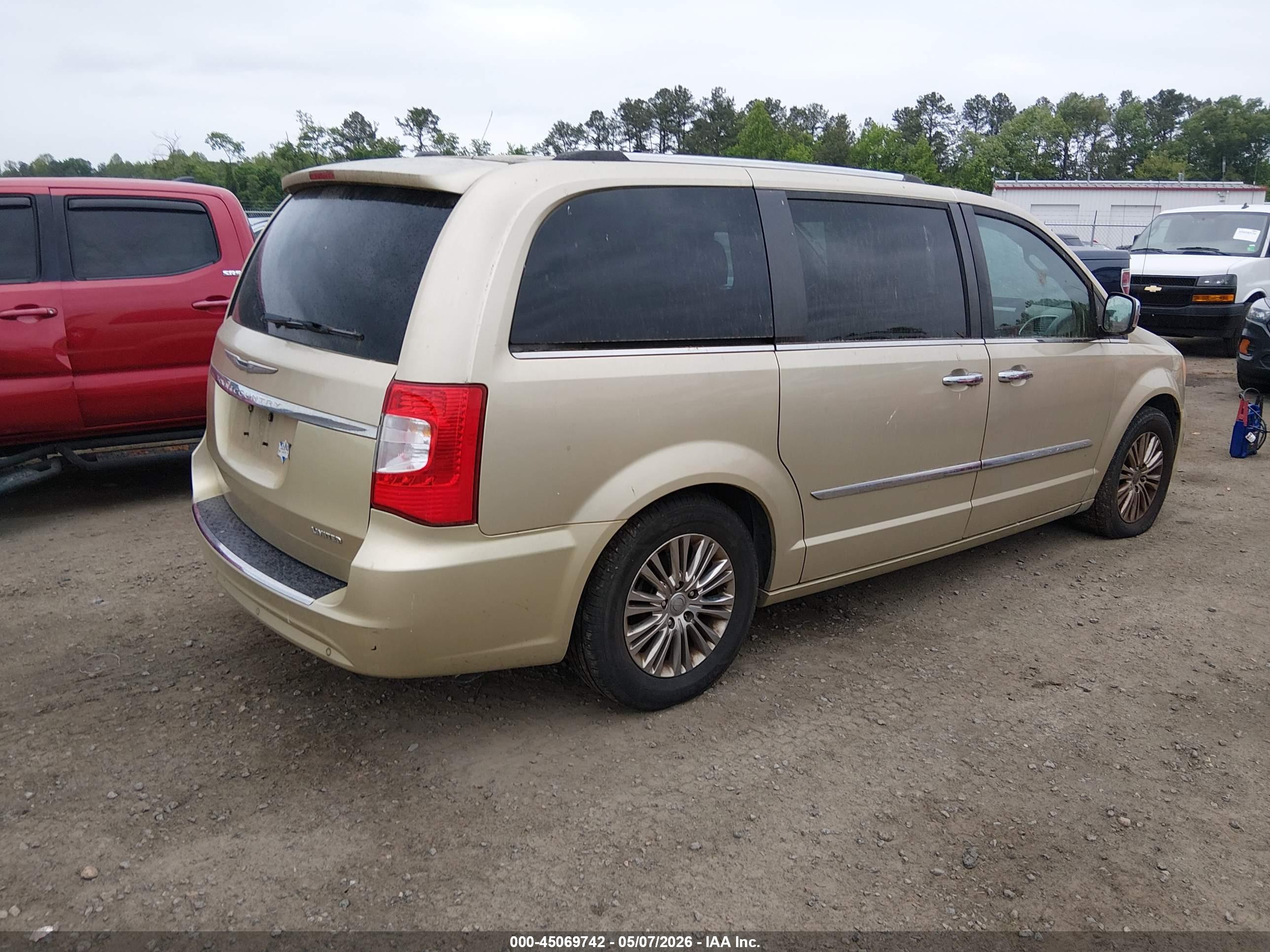 CHRYSLER TOWN image 4