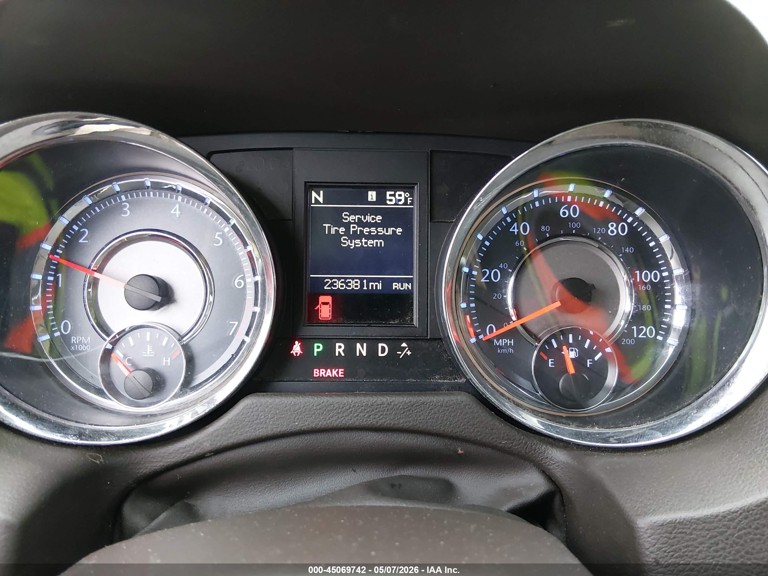 CHRYSLER TOWN image 7