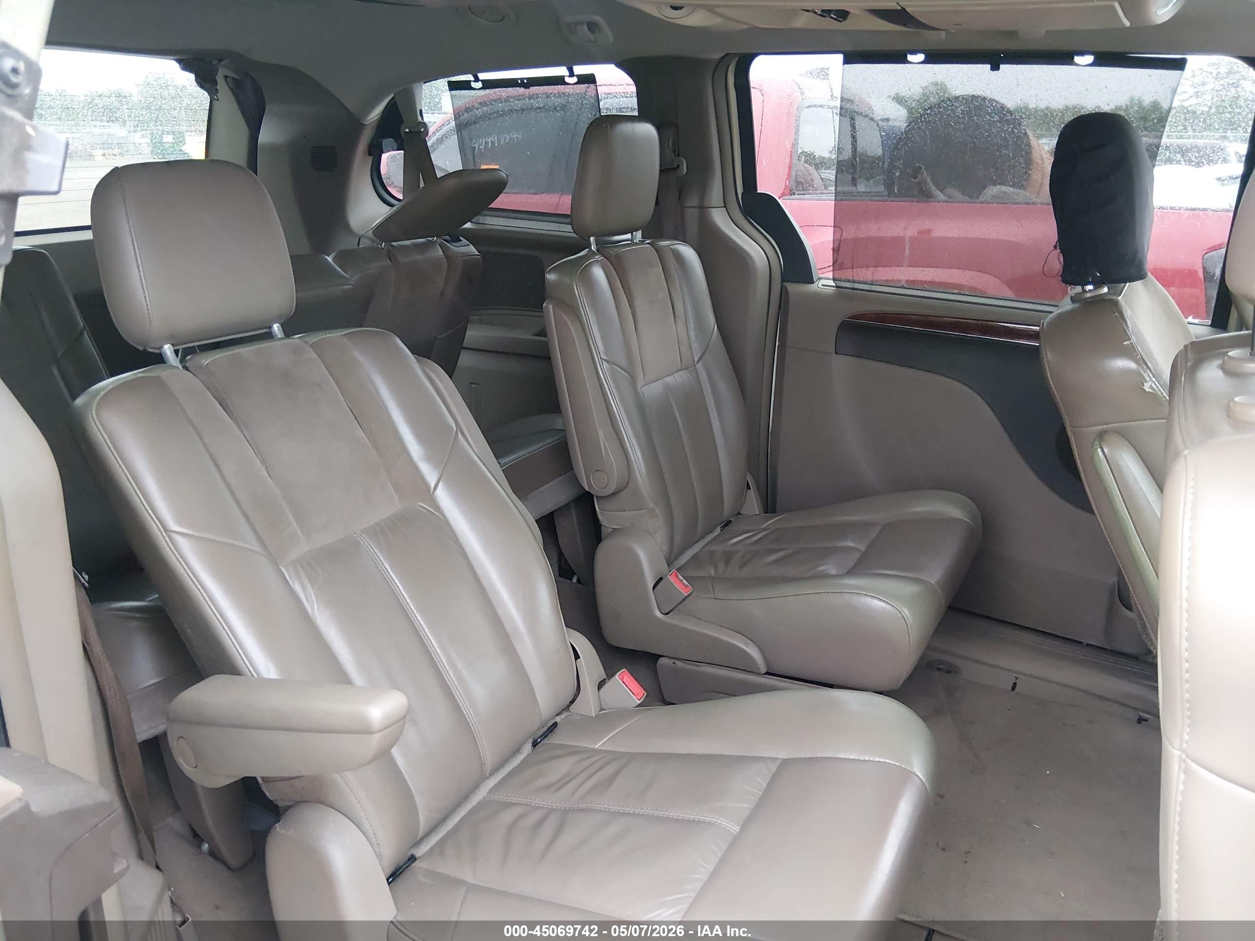 CHRYSLER TOWN image 8
