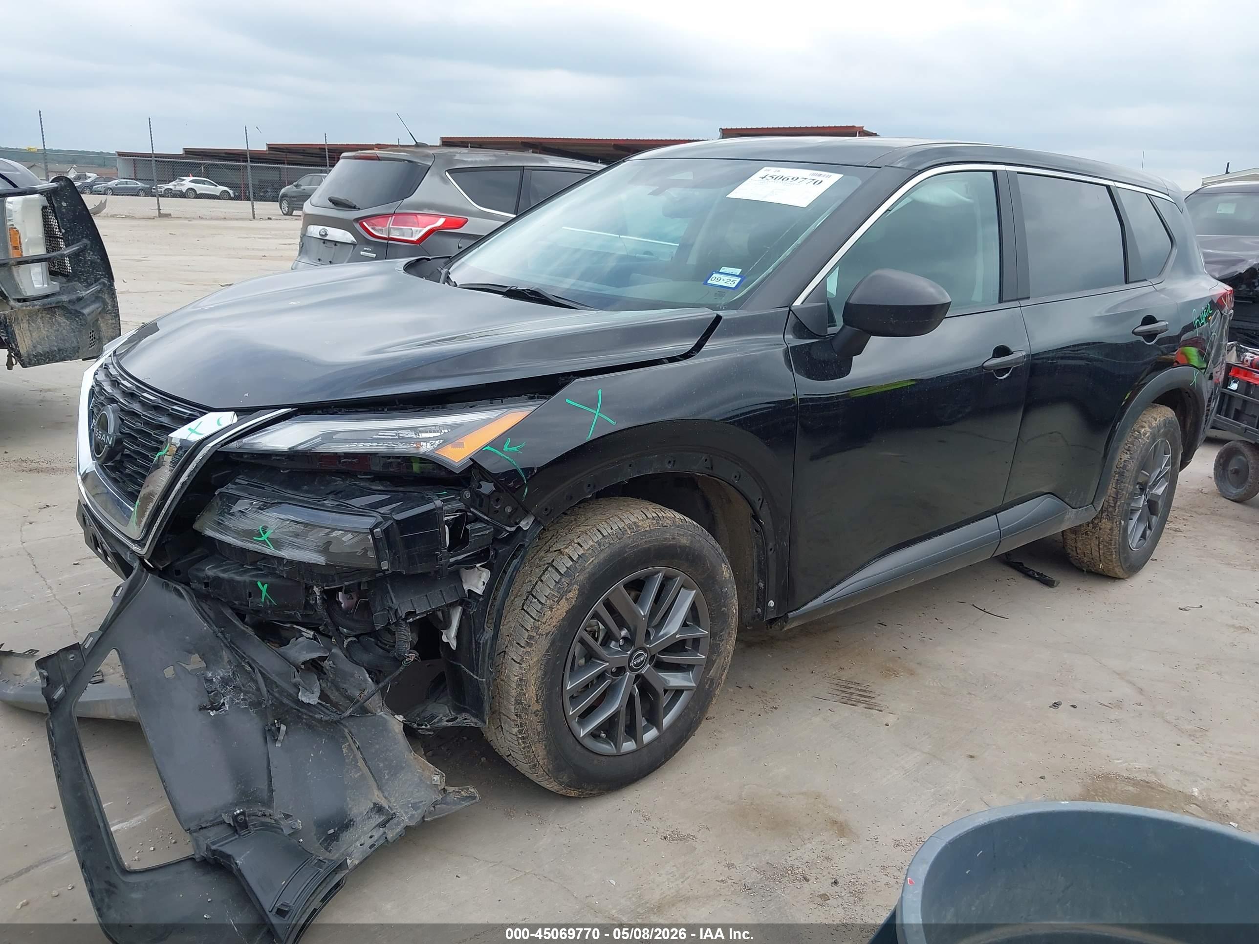 NISSAN ROGUE image 2