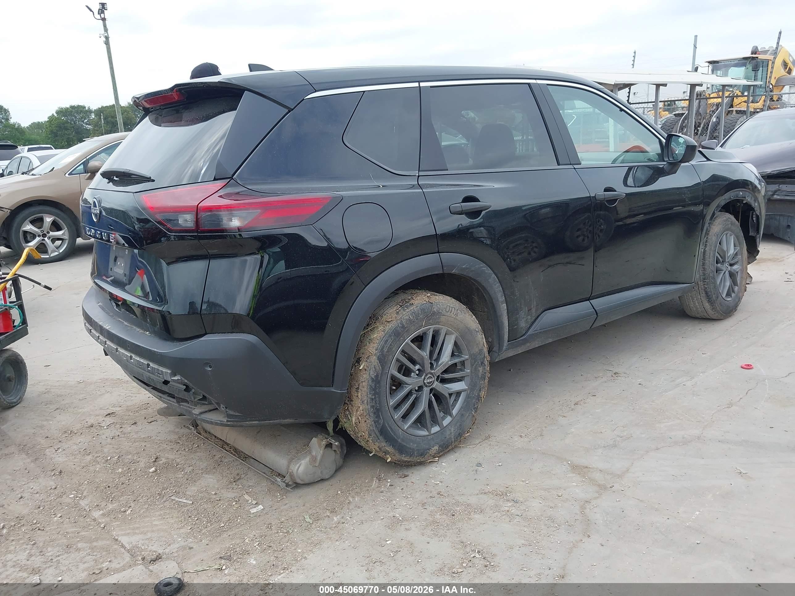 NISSAN ROGUE image 4