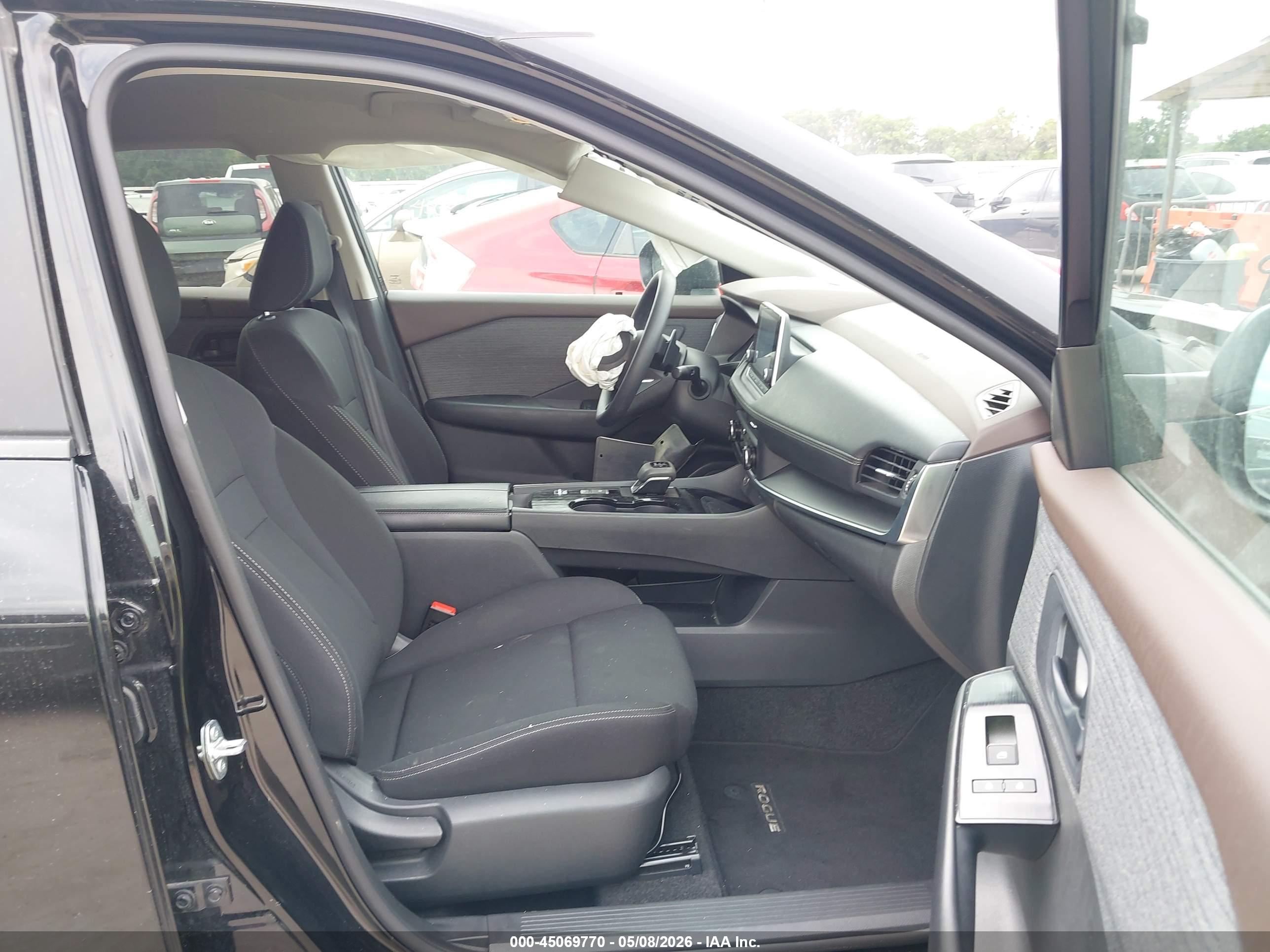 NISSAN ROGUE image 5