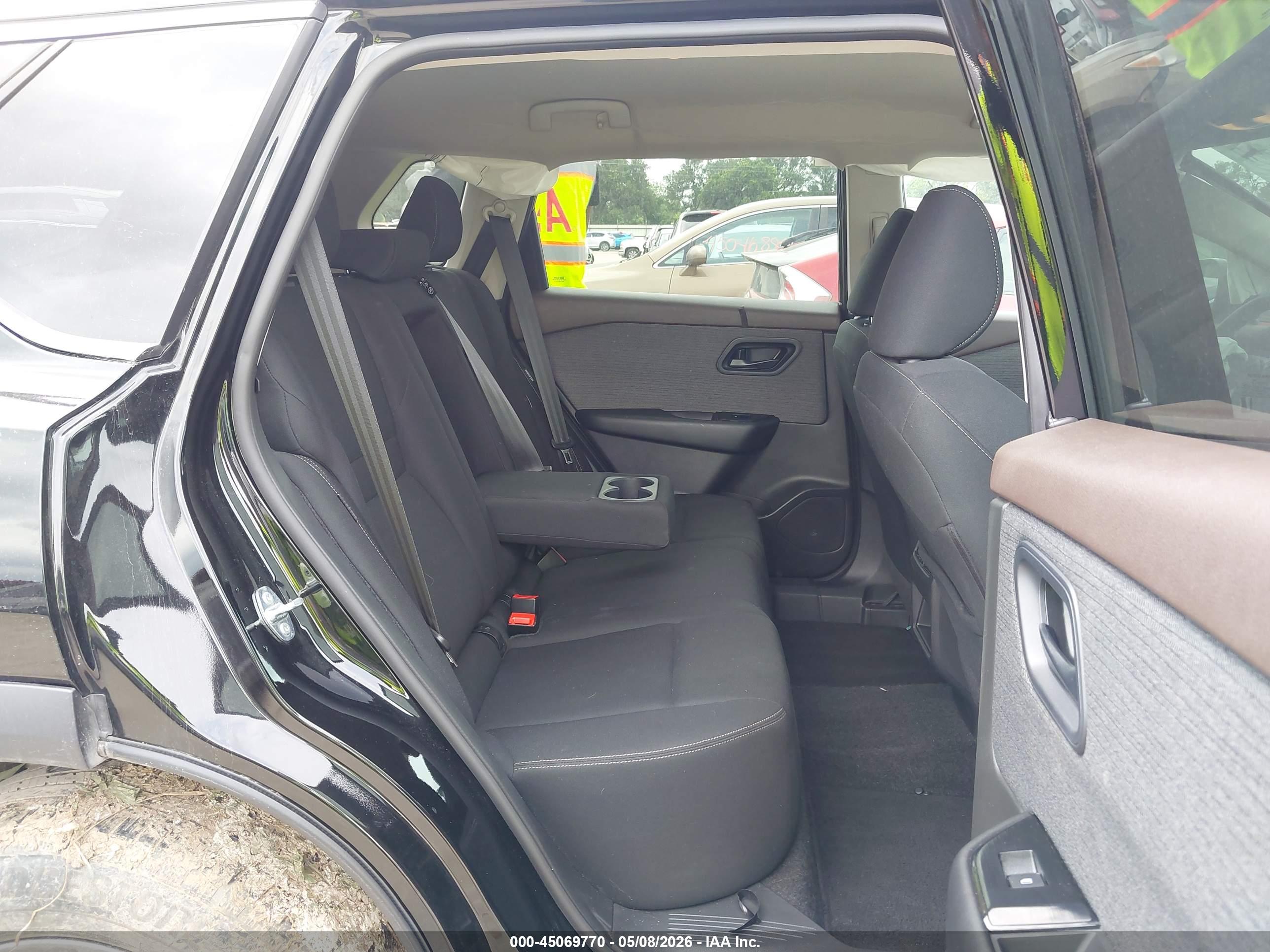 NISSAN ROGUE image 8