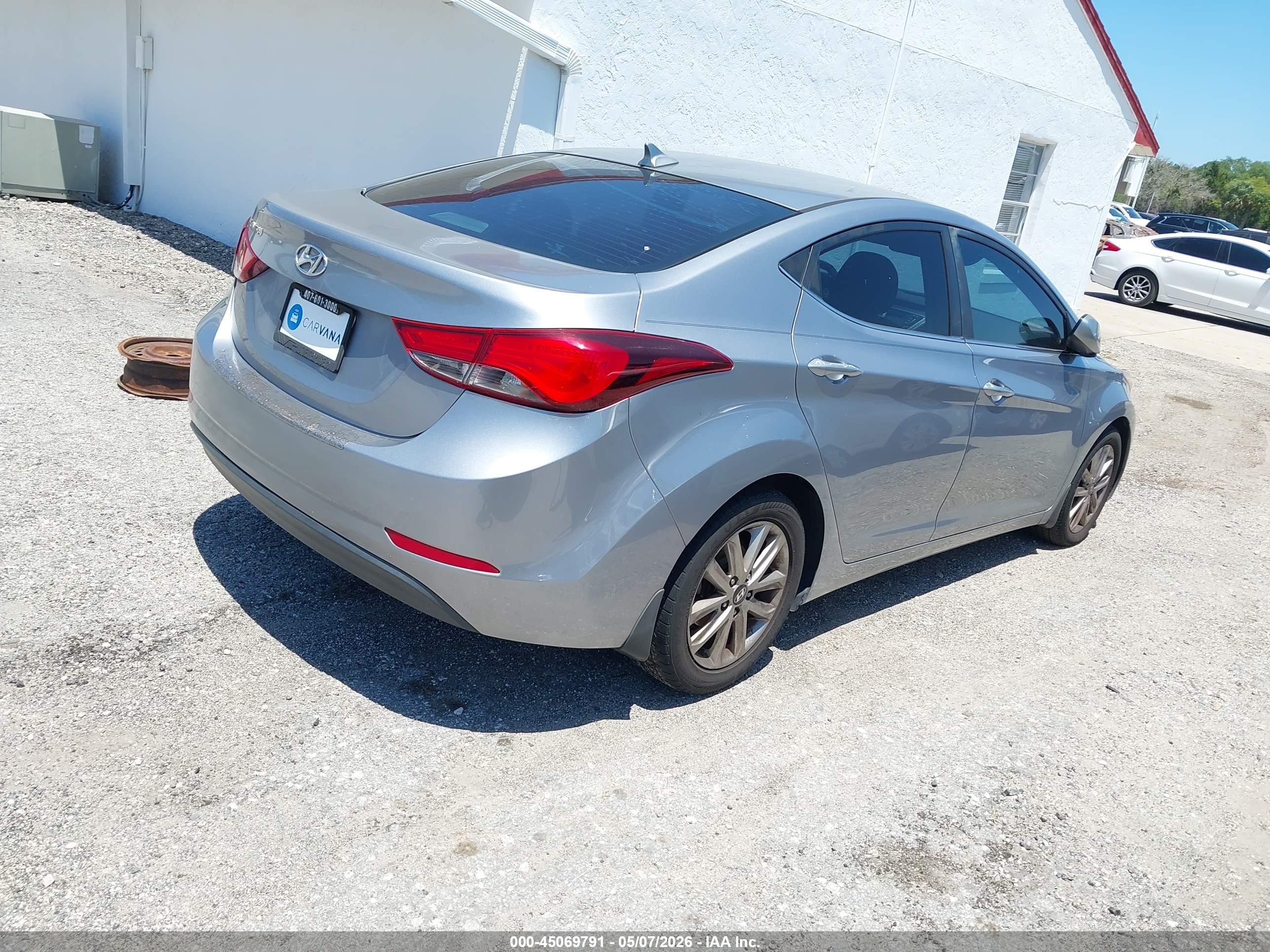 HYUNDAI ELANTRA image 4