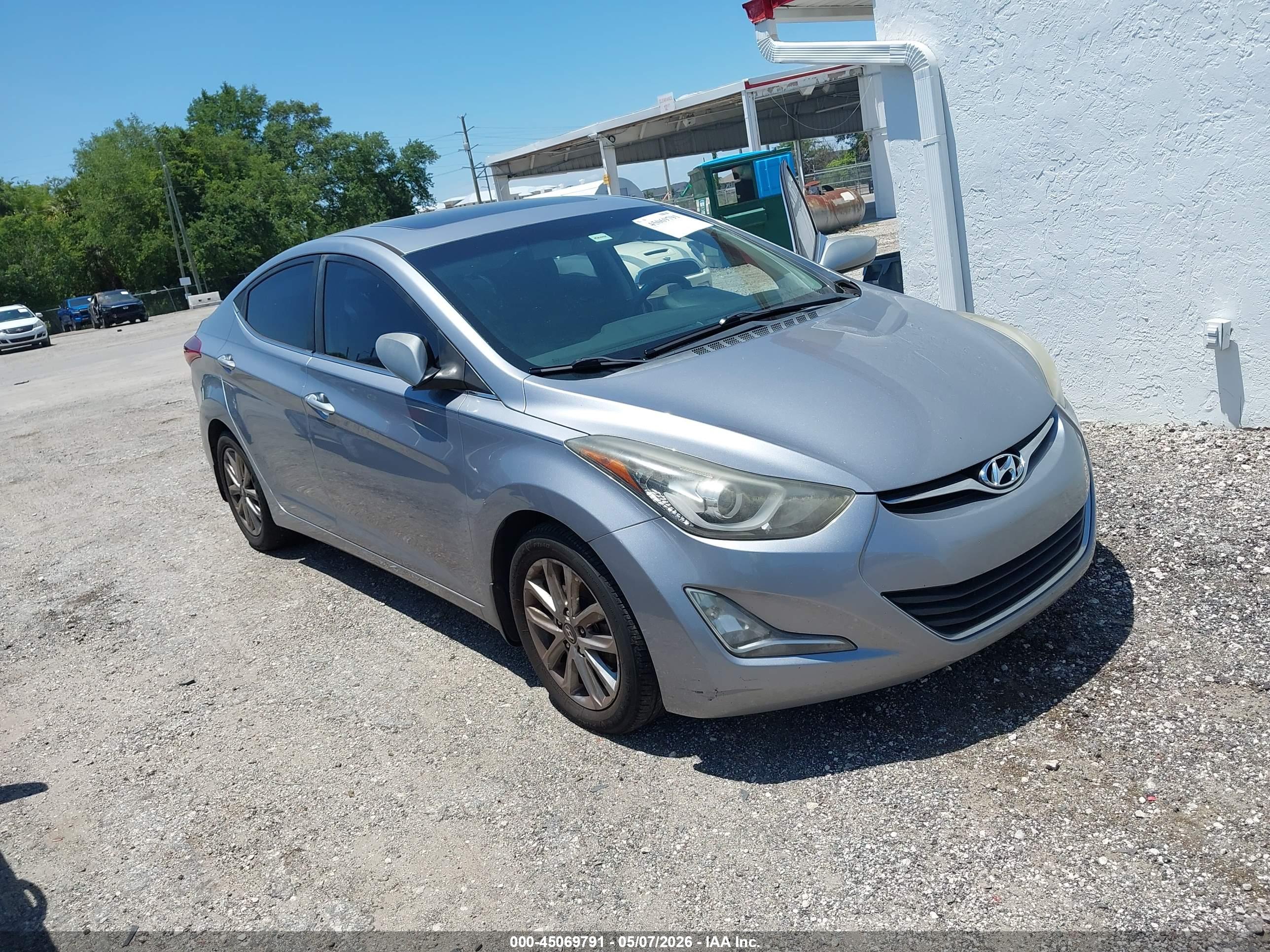 HYUNDAI ELANTRA image 6