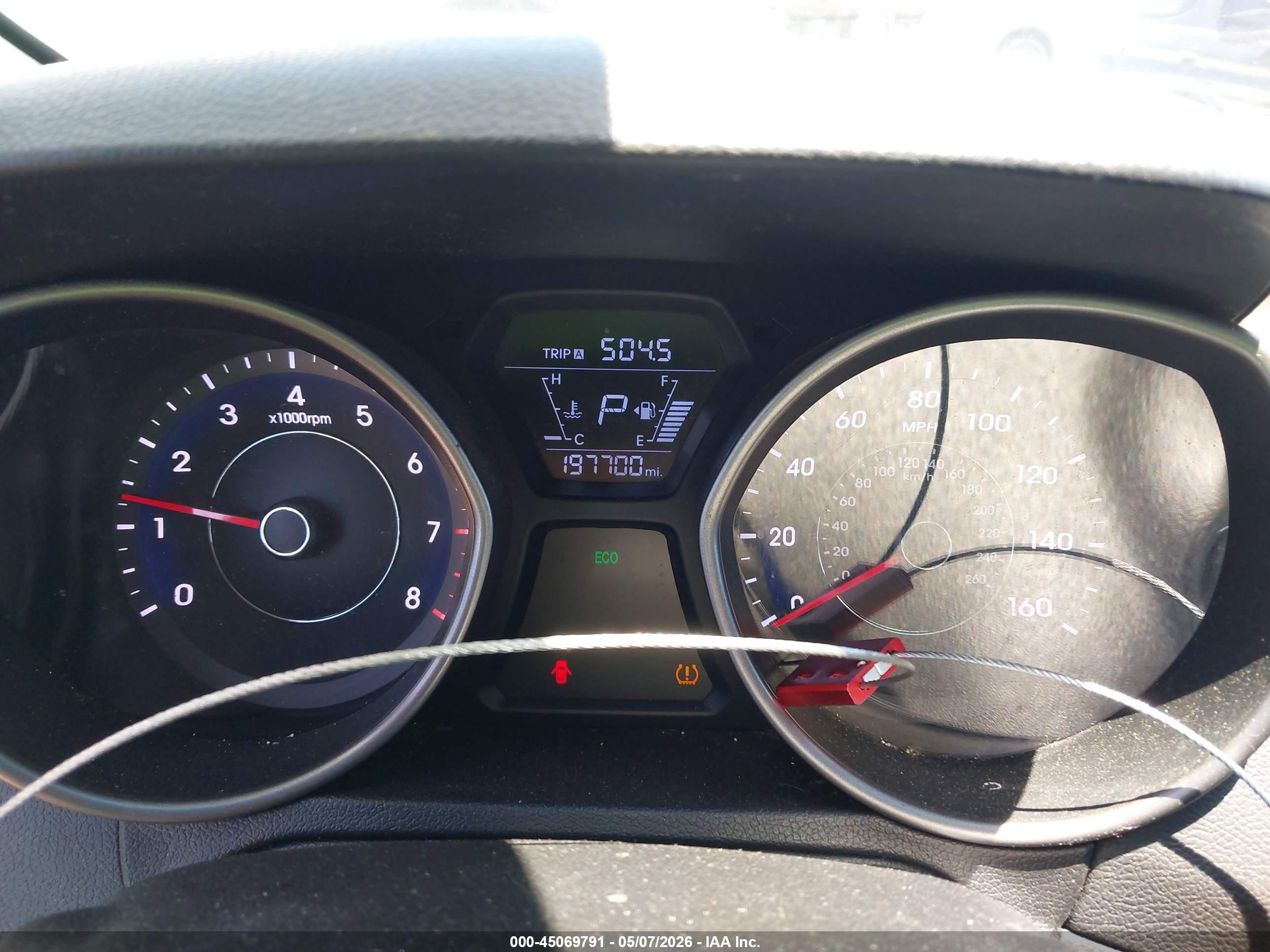 HYUNDAI ELANTRA image 7