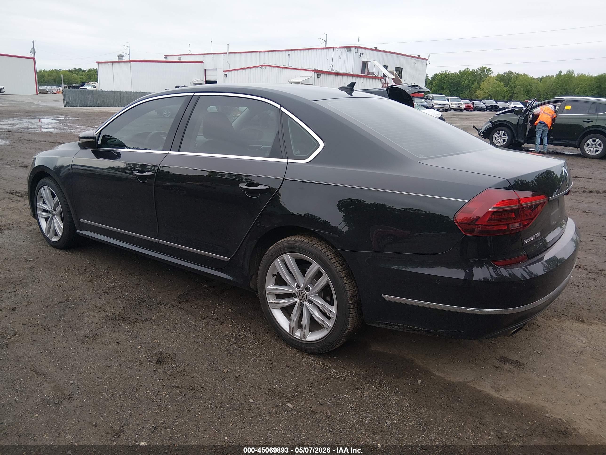 VOLKSWAGEN PASSAT image 3