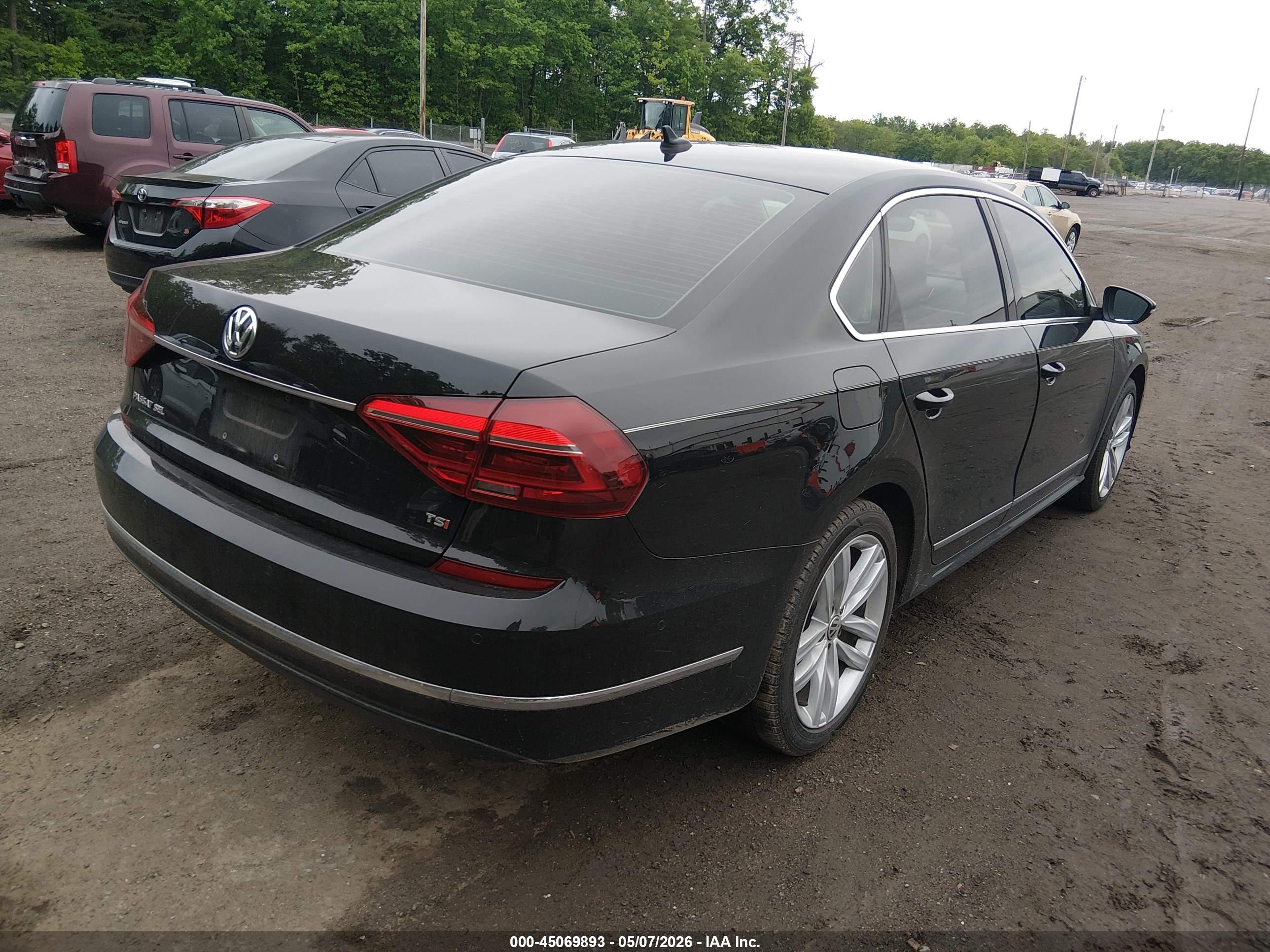 VOLKSWAGEN PASSAT image 4