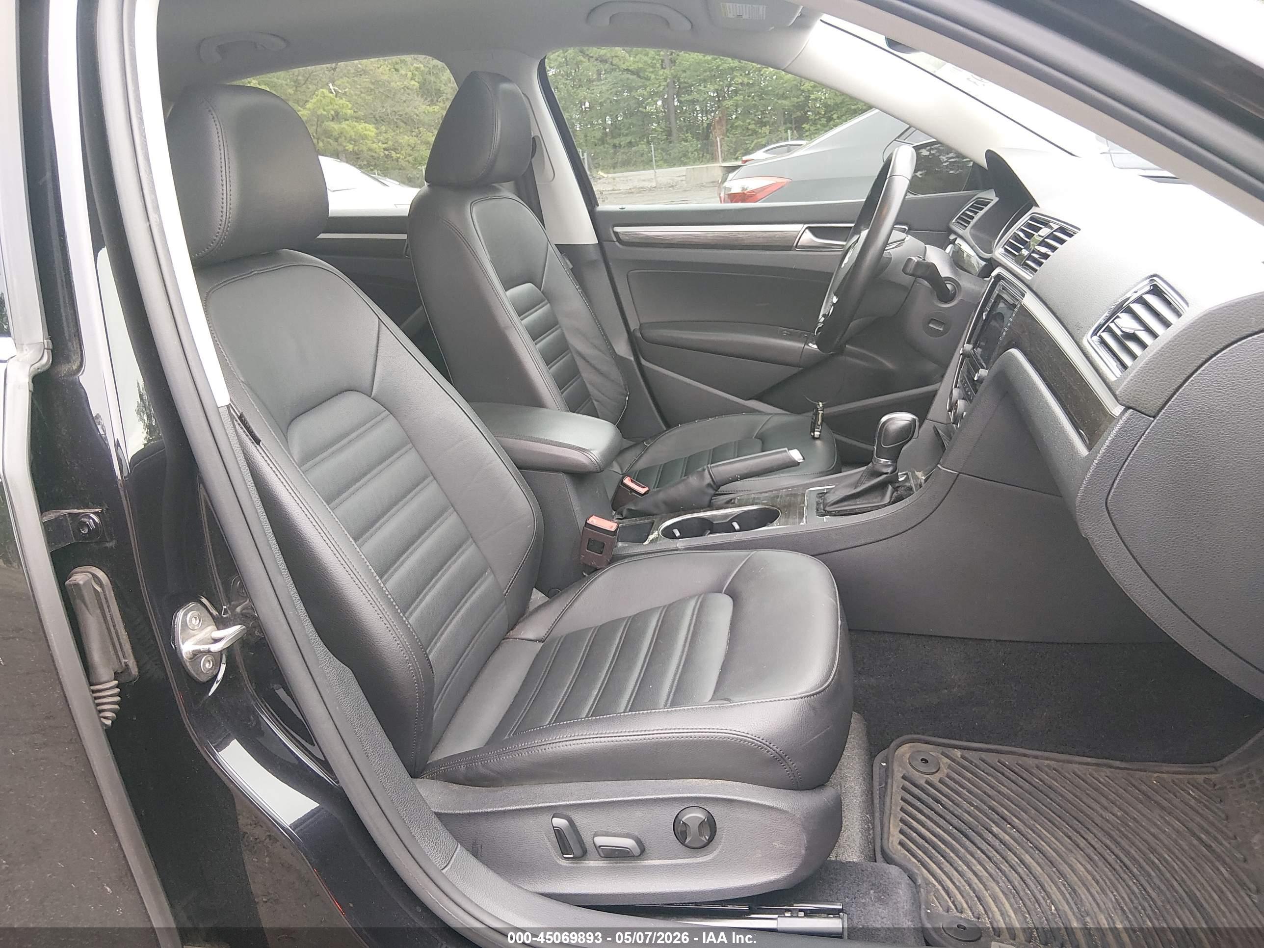VOLKSWAGEN PASSAT image 5
