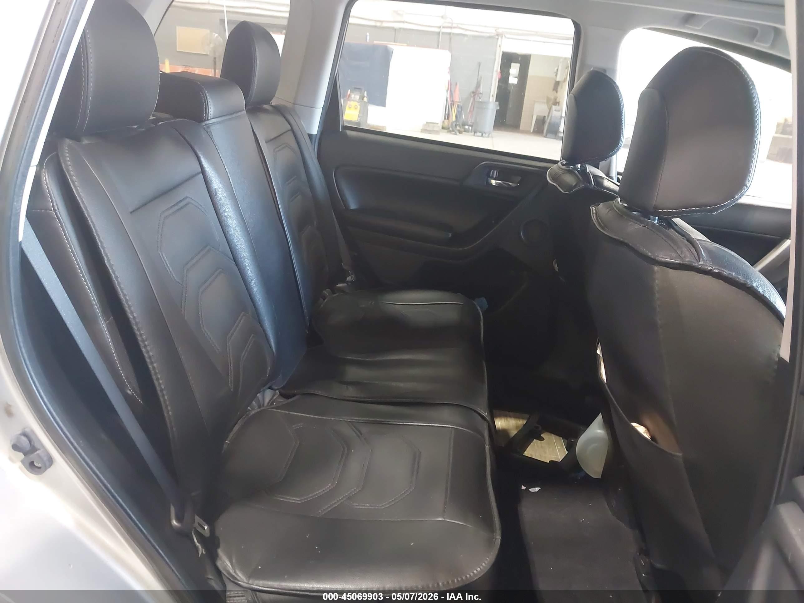 SUBARU FORESTER image 8