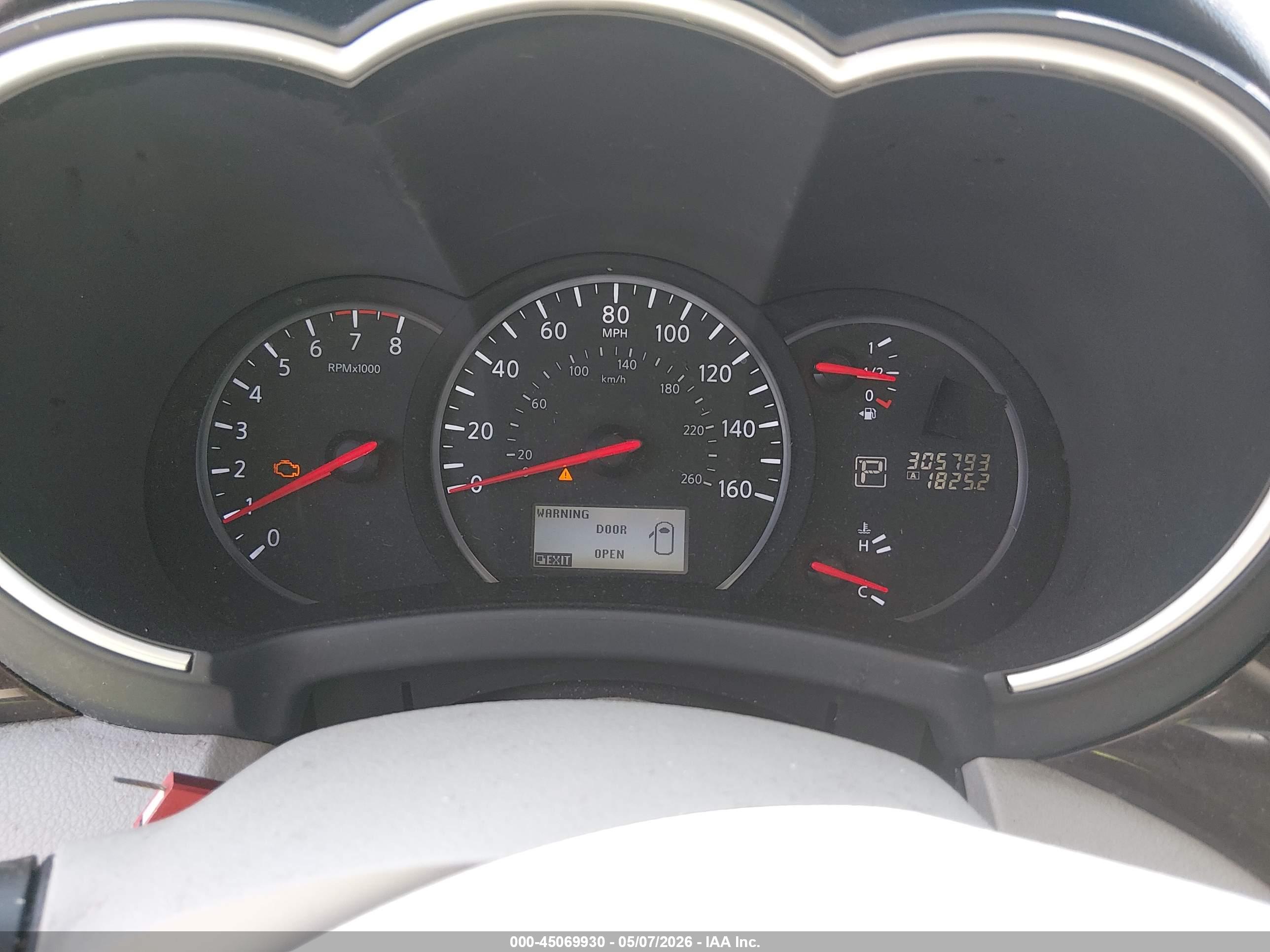 NISSAN QUEST image 7
