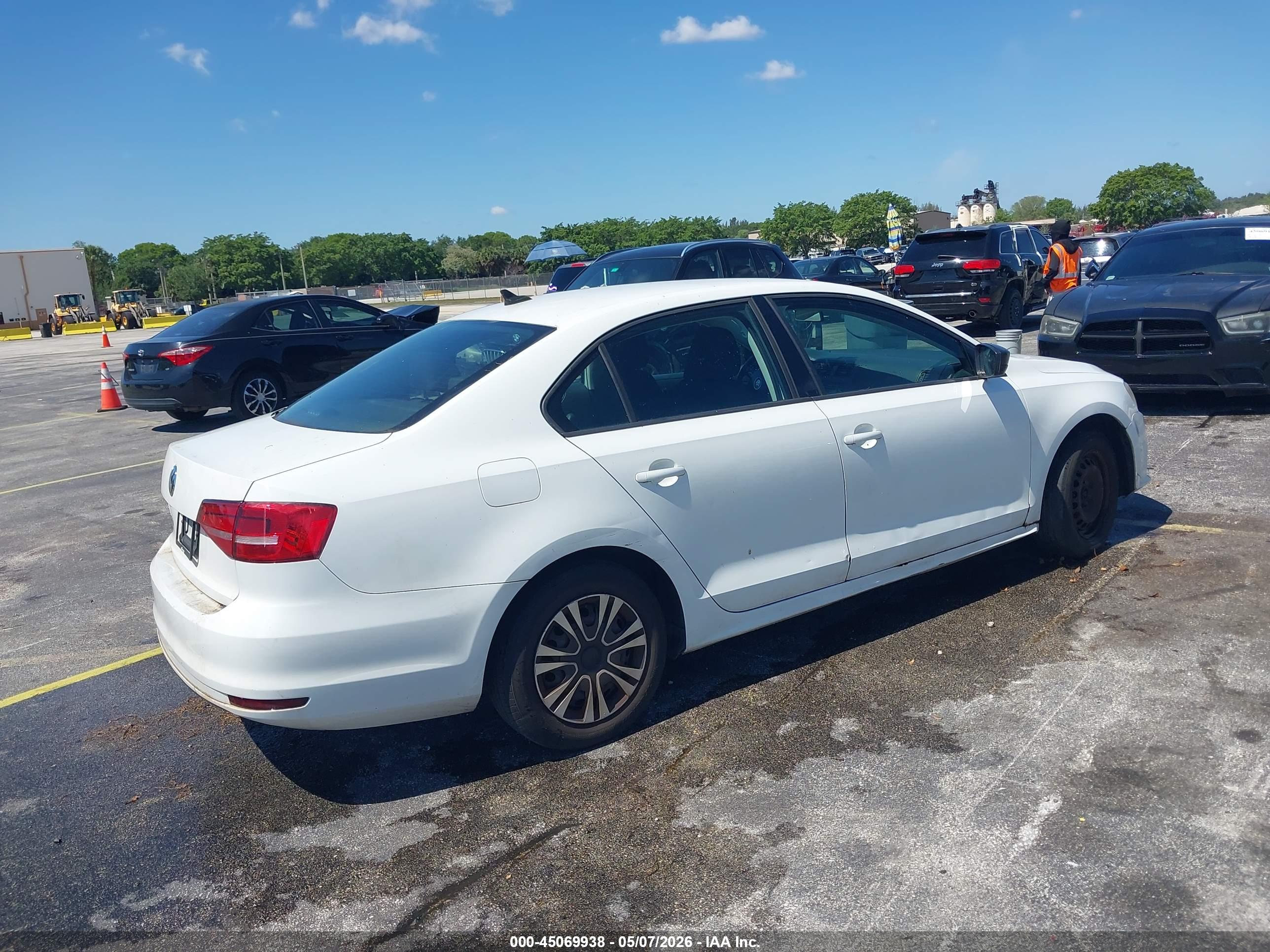 VOLKSWAGEN JETTA image 4