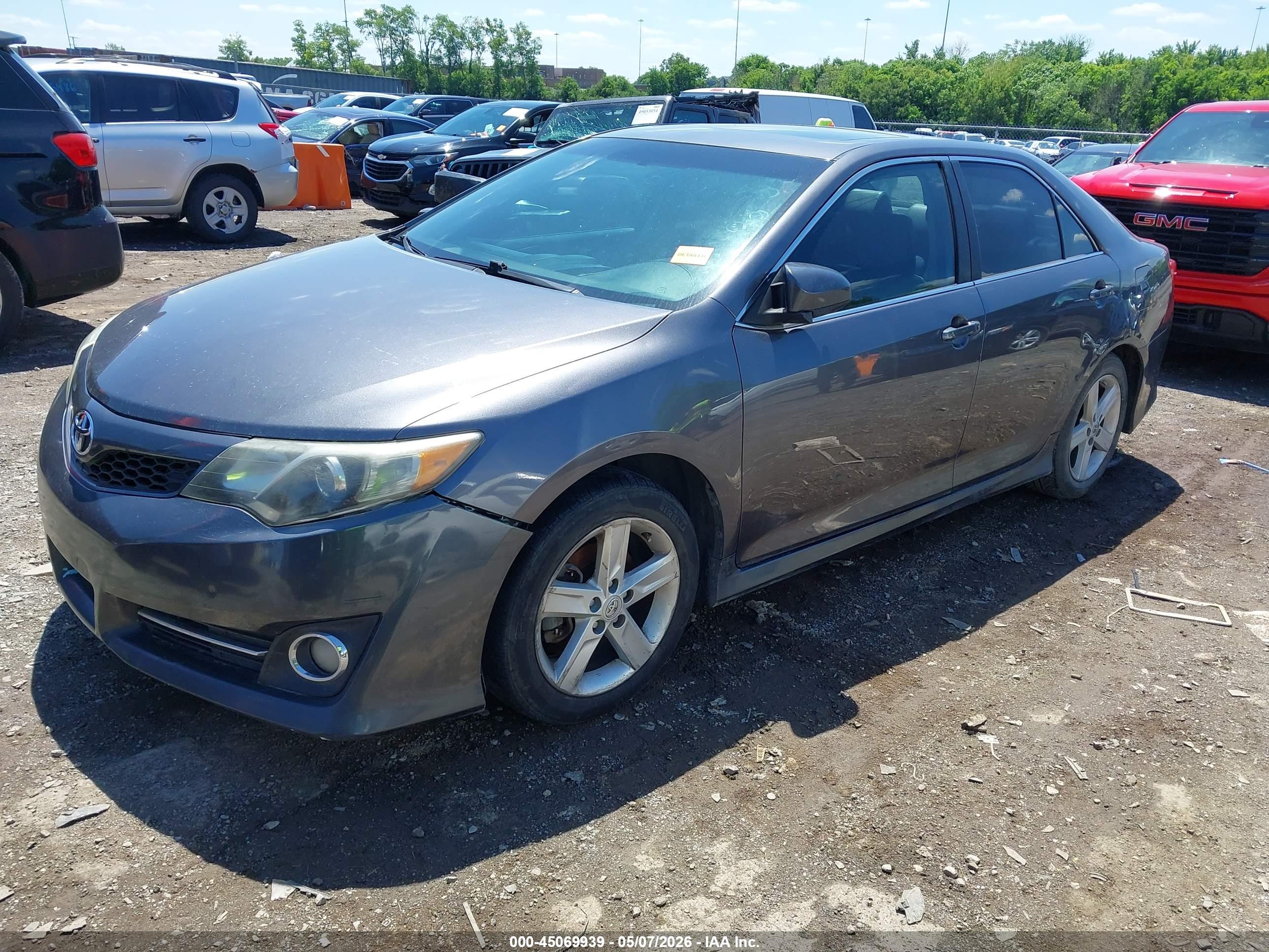 TOYOTA CAMRY image 2
