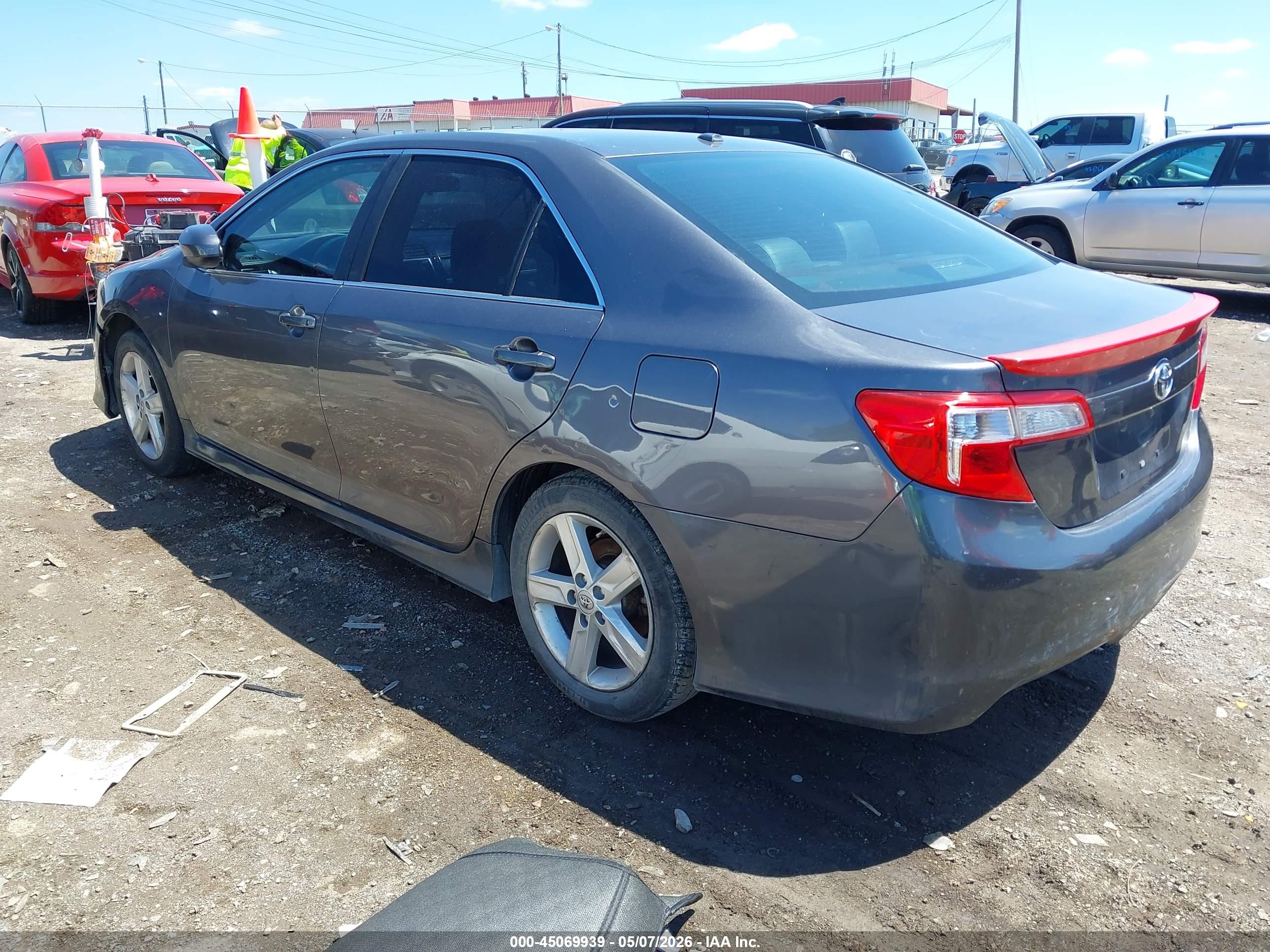 TOYOTA CAMRY image 3