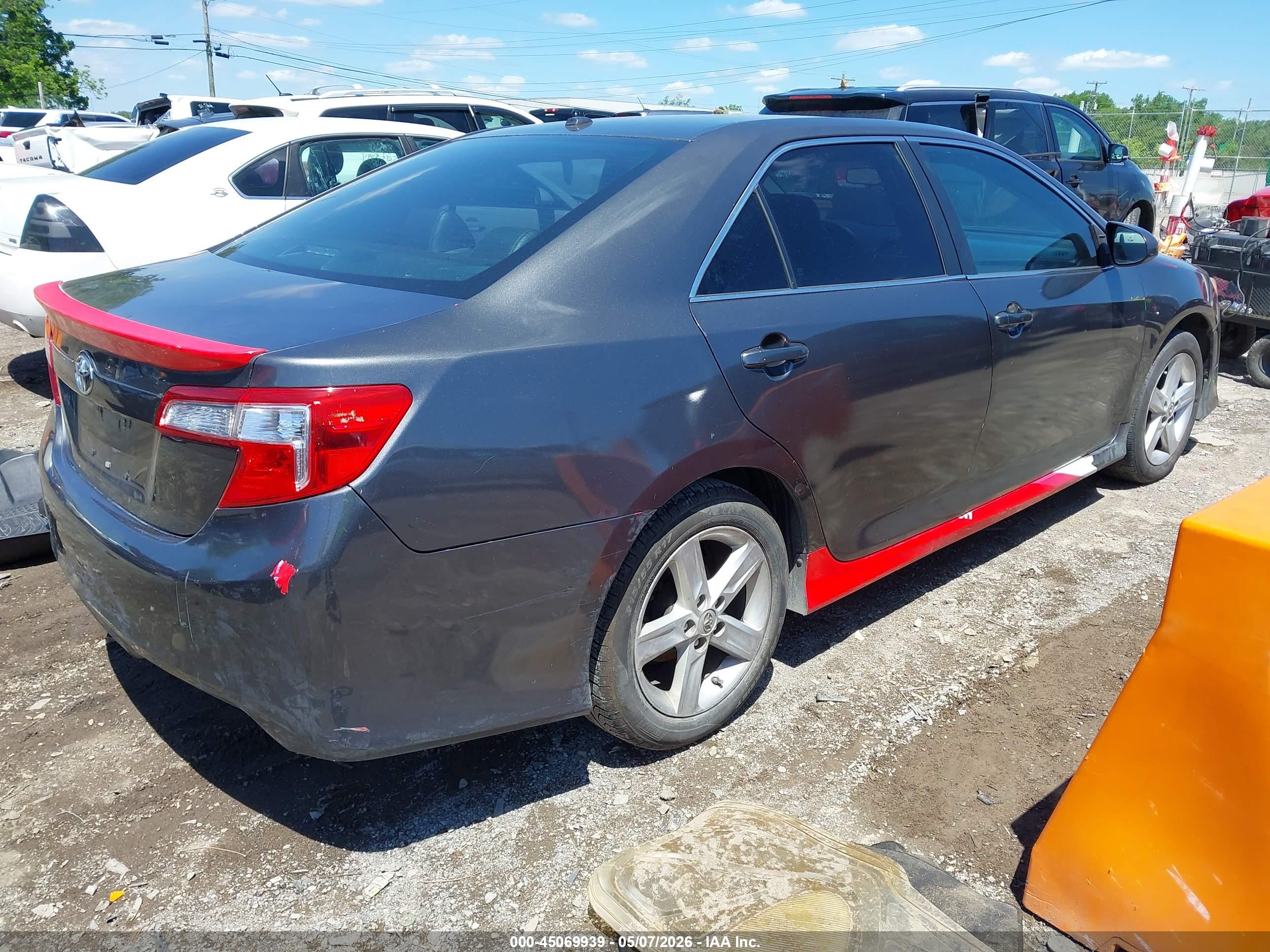 TOYOTA CAMRY image 4
