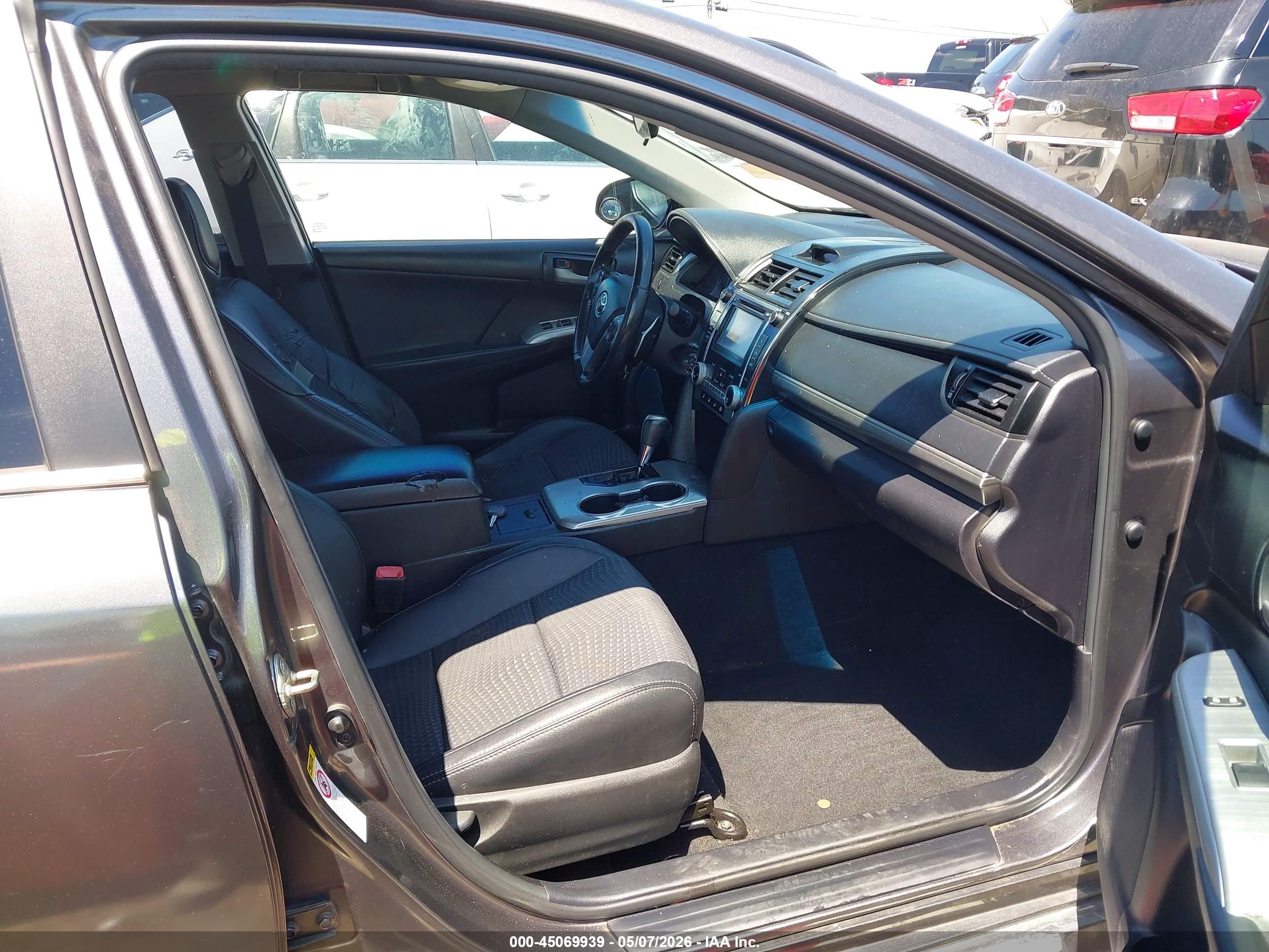 TOYOTA CAMRY image 5