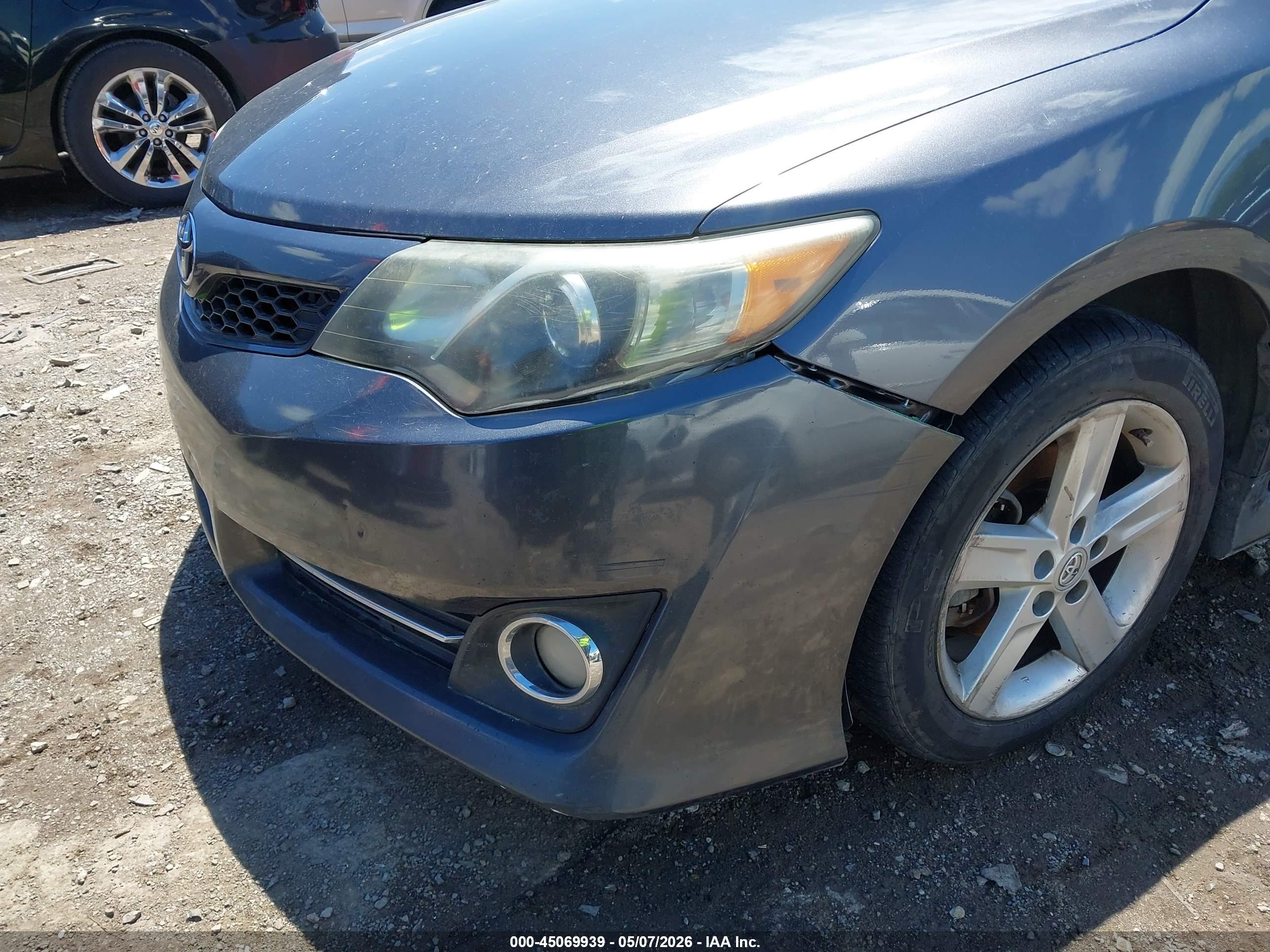 TOYOTA CAMRY image 6