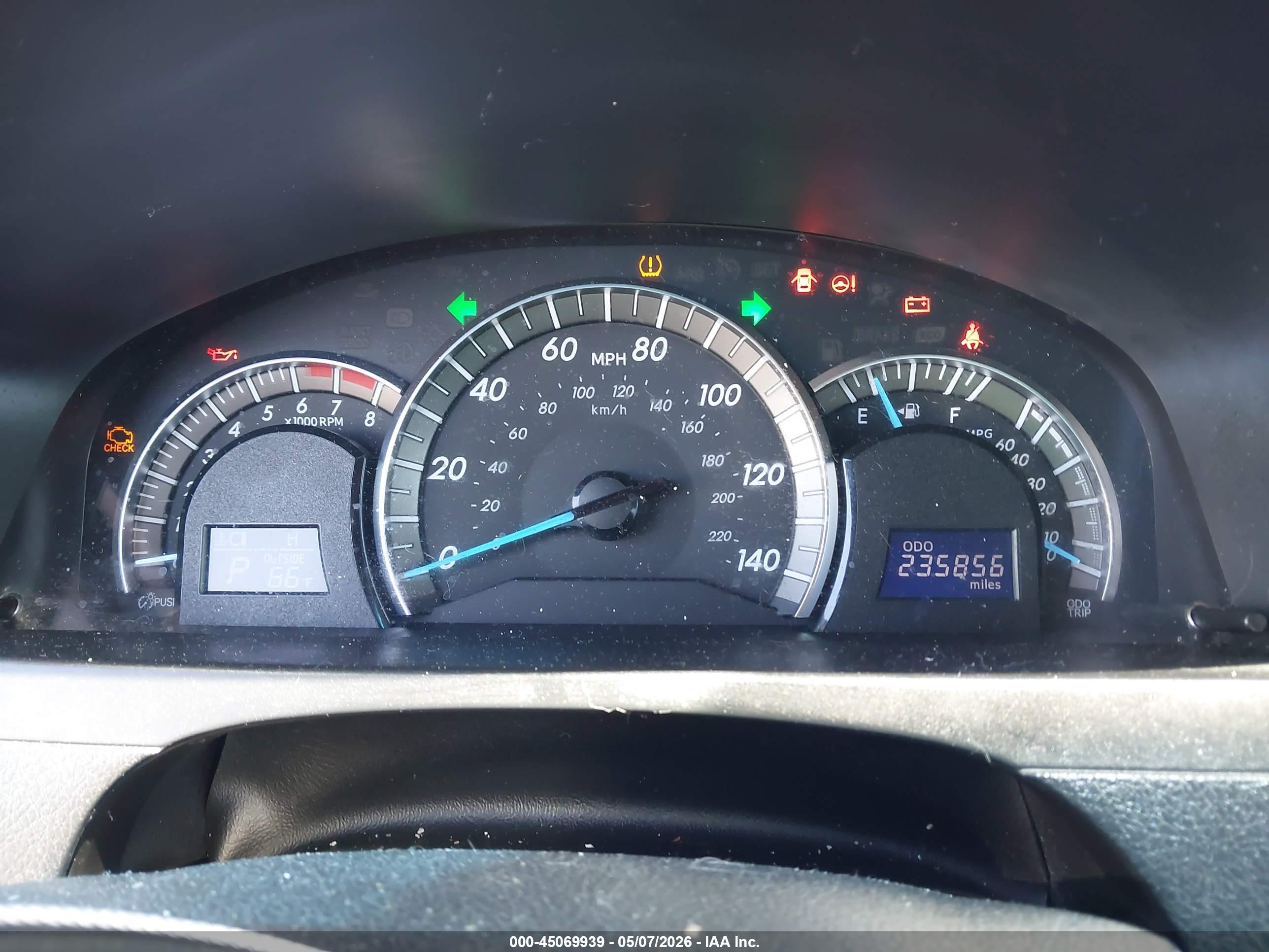 TOYOTA CAMRY image 7