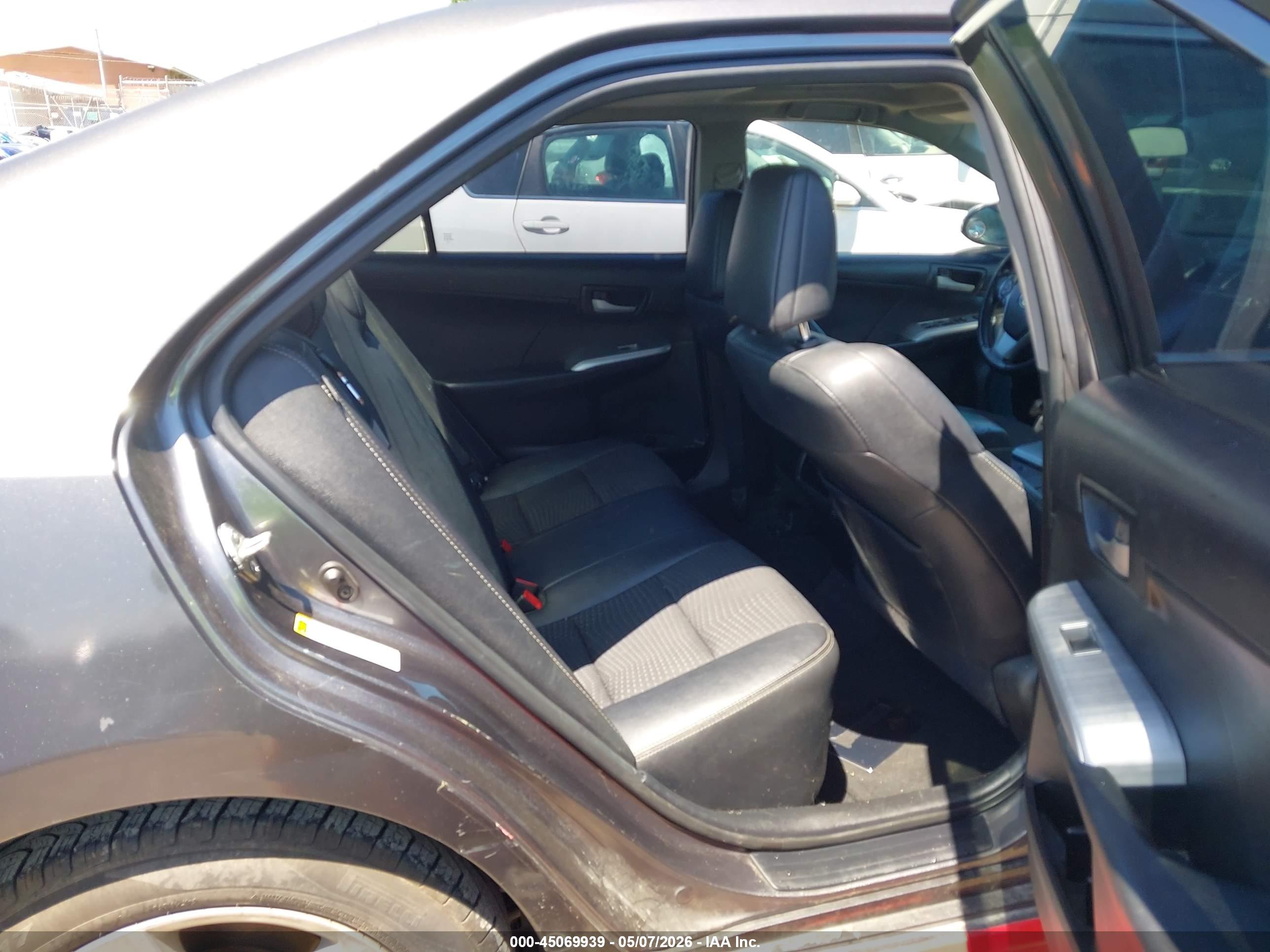 TOYOTA CAMRY image 8
