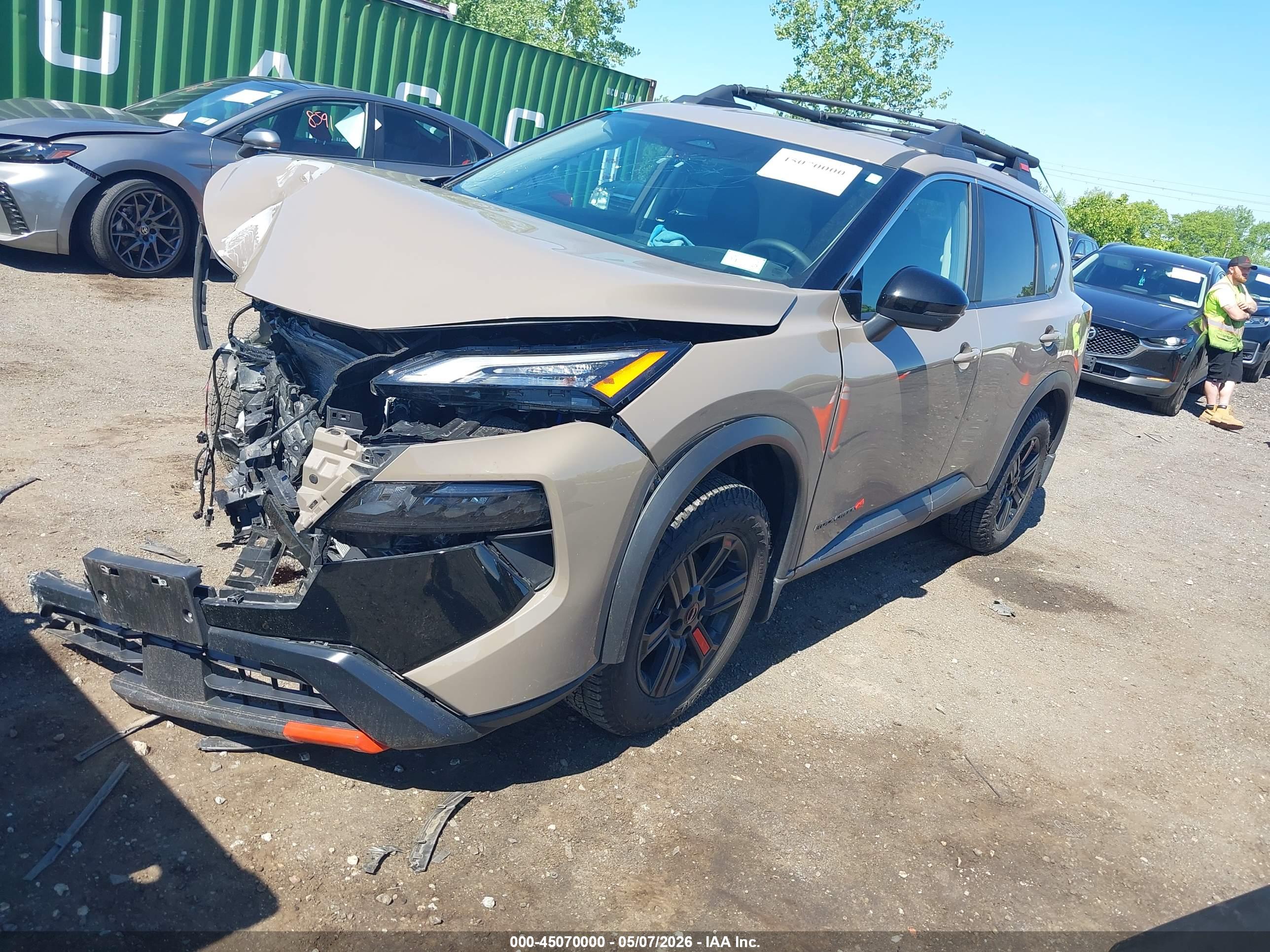 NISSAN ROGUE image 2