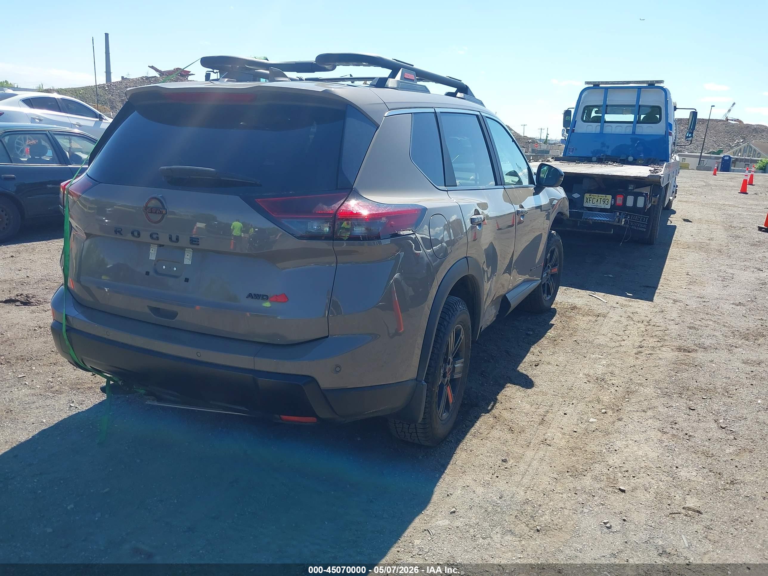 NISSAN ROGUE image 4