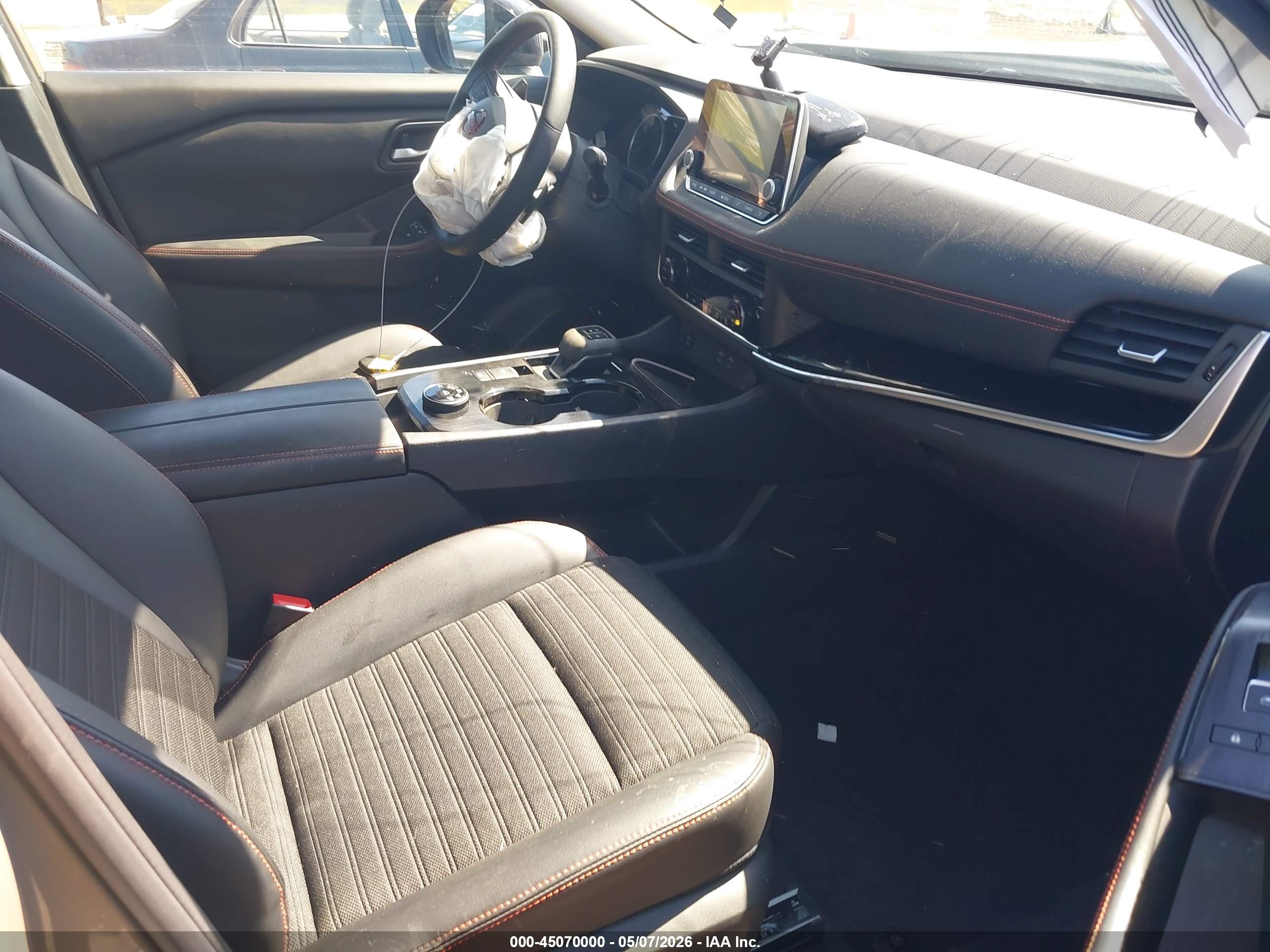 NISSAN ROGUE image 5