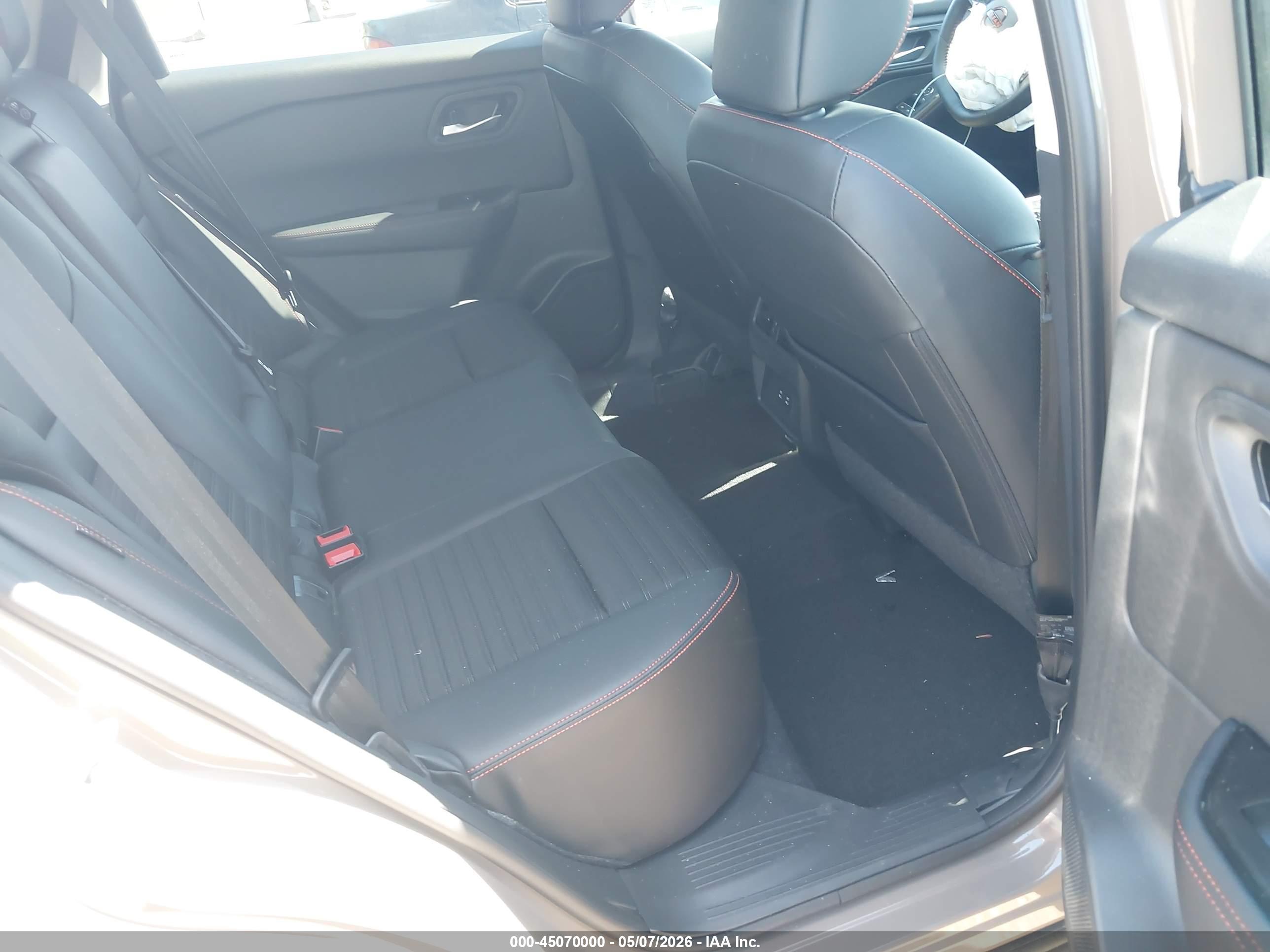 NISSAN ROGUE image 8