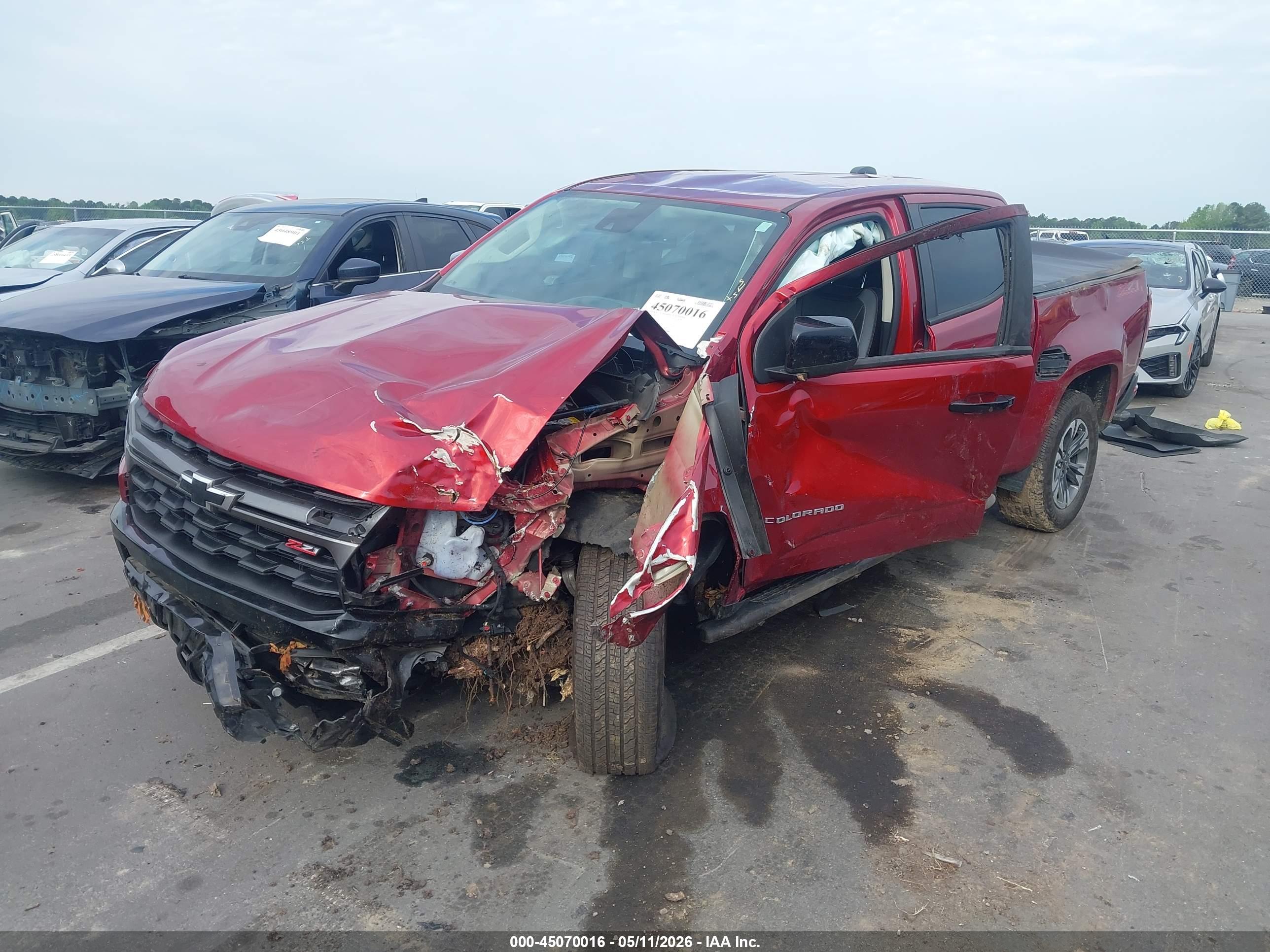 CHEVROLET COLORADO image 2
