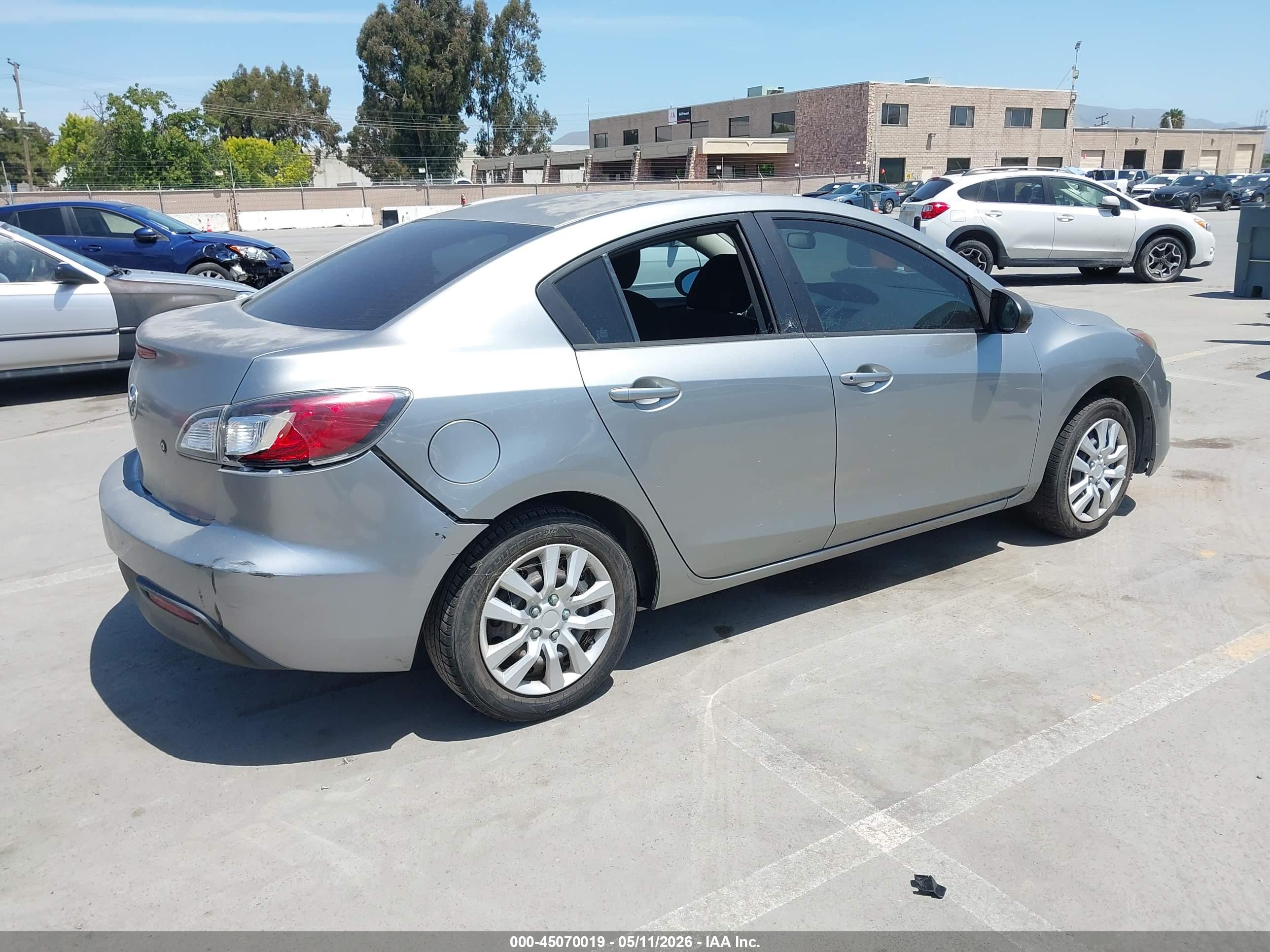 MAZDA MAZDA3 image 4