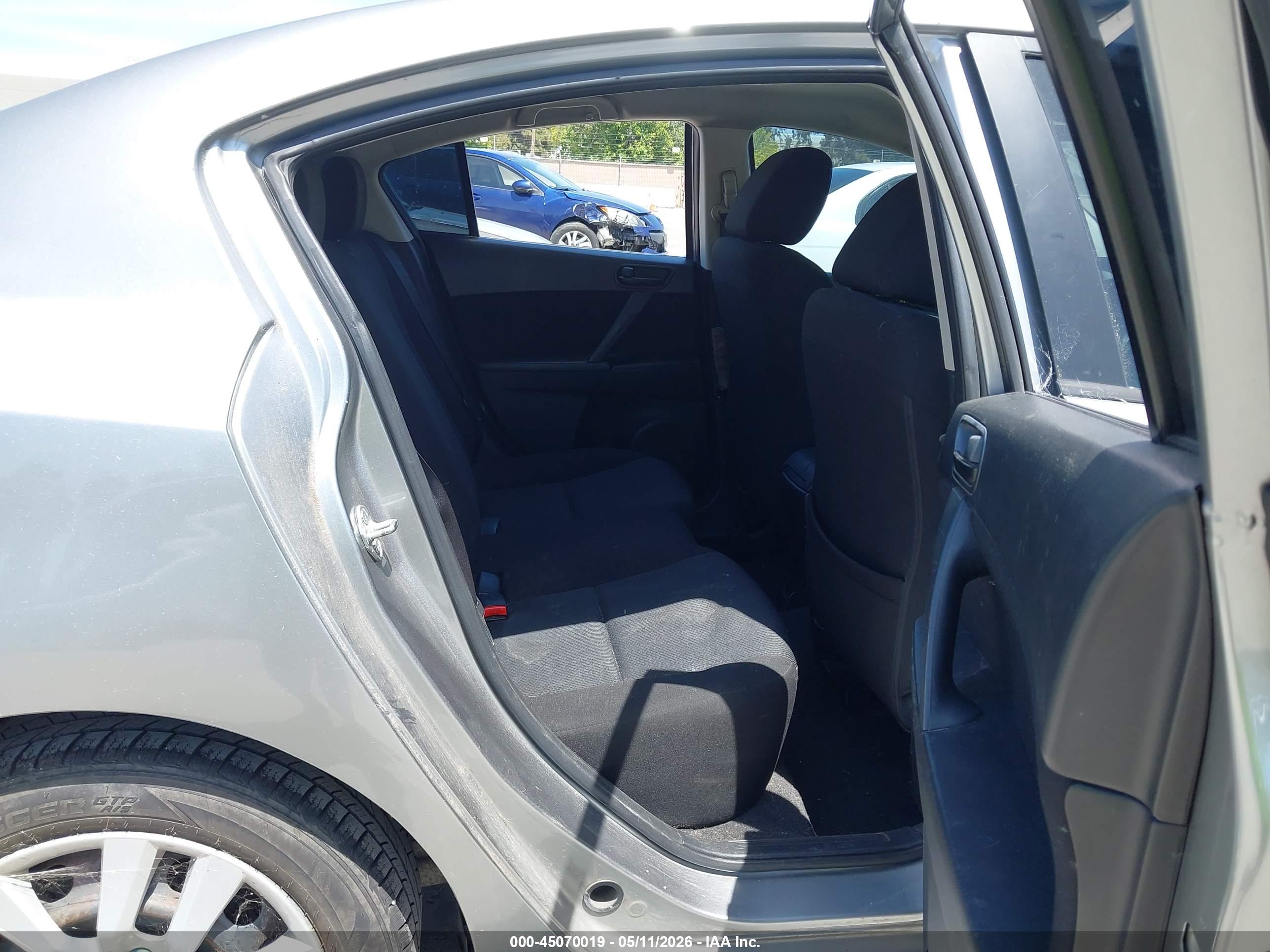 MAZDA MAZDA3 image 8