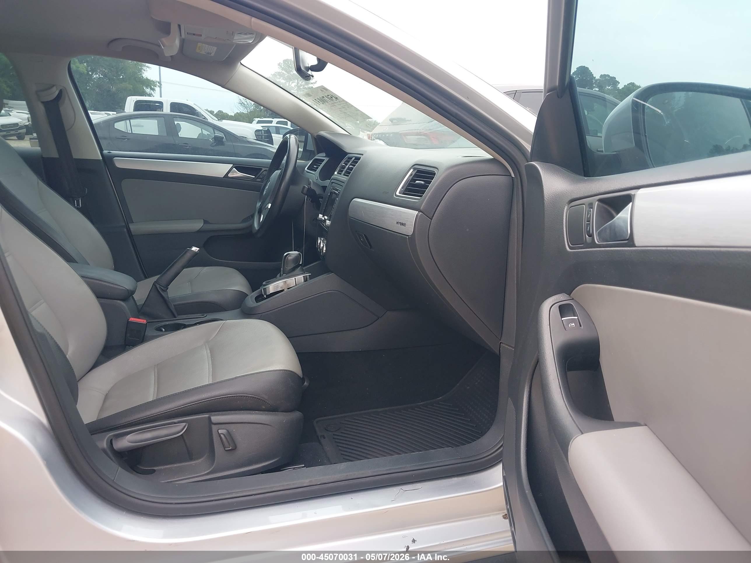 VOLKSWAGEN JETTA image 5