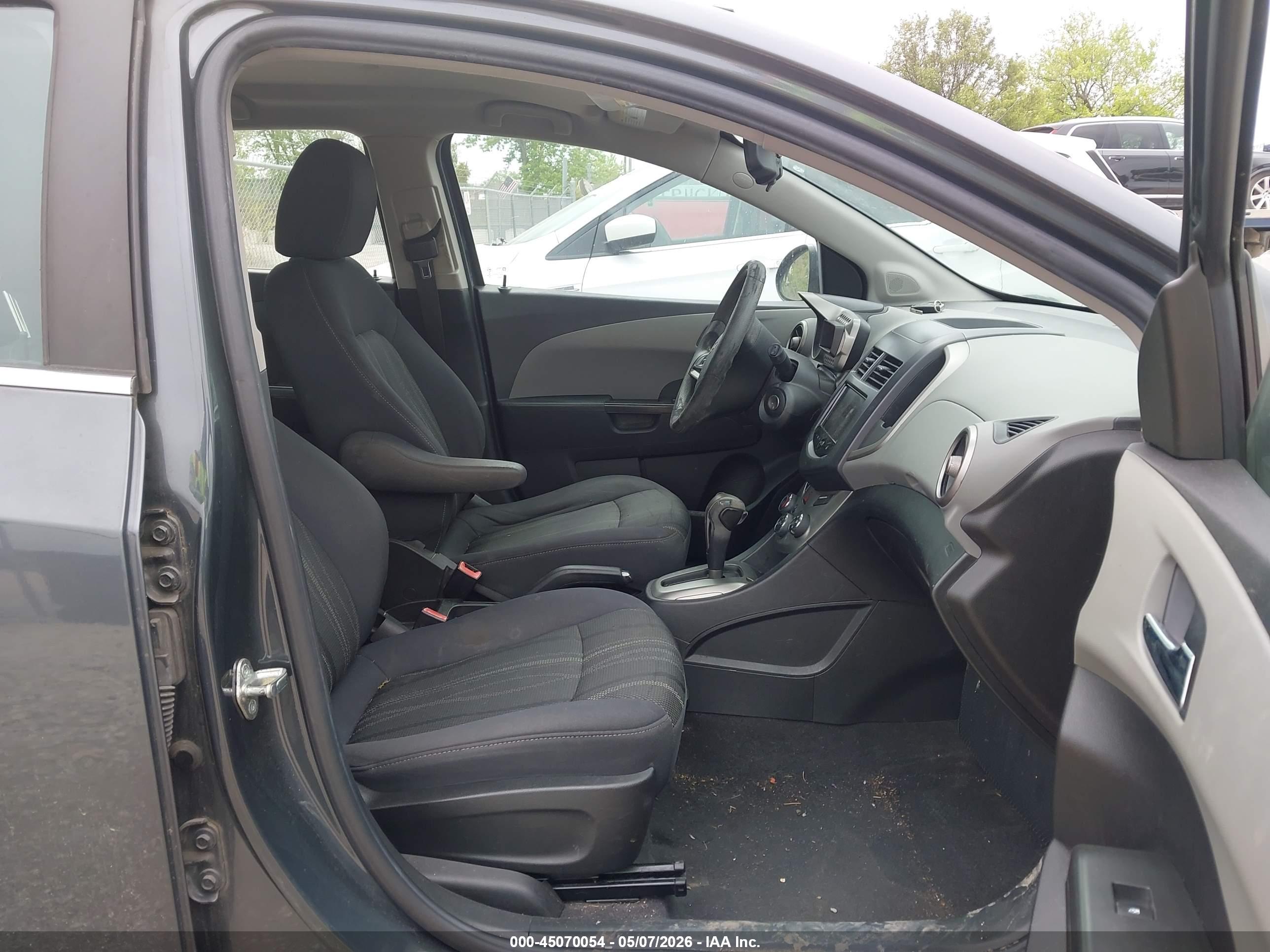 CHEVROLET SONIC image 5