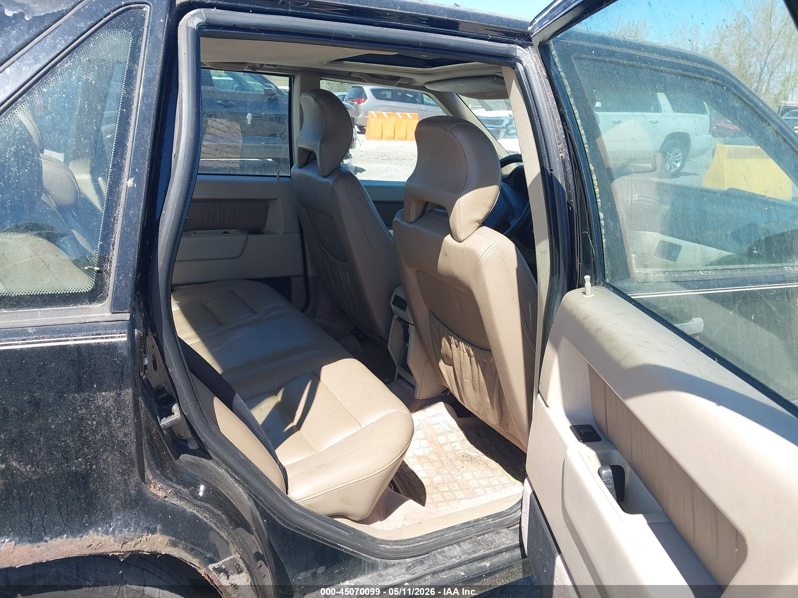 VOLVO 850 image 8