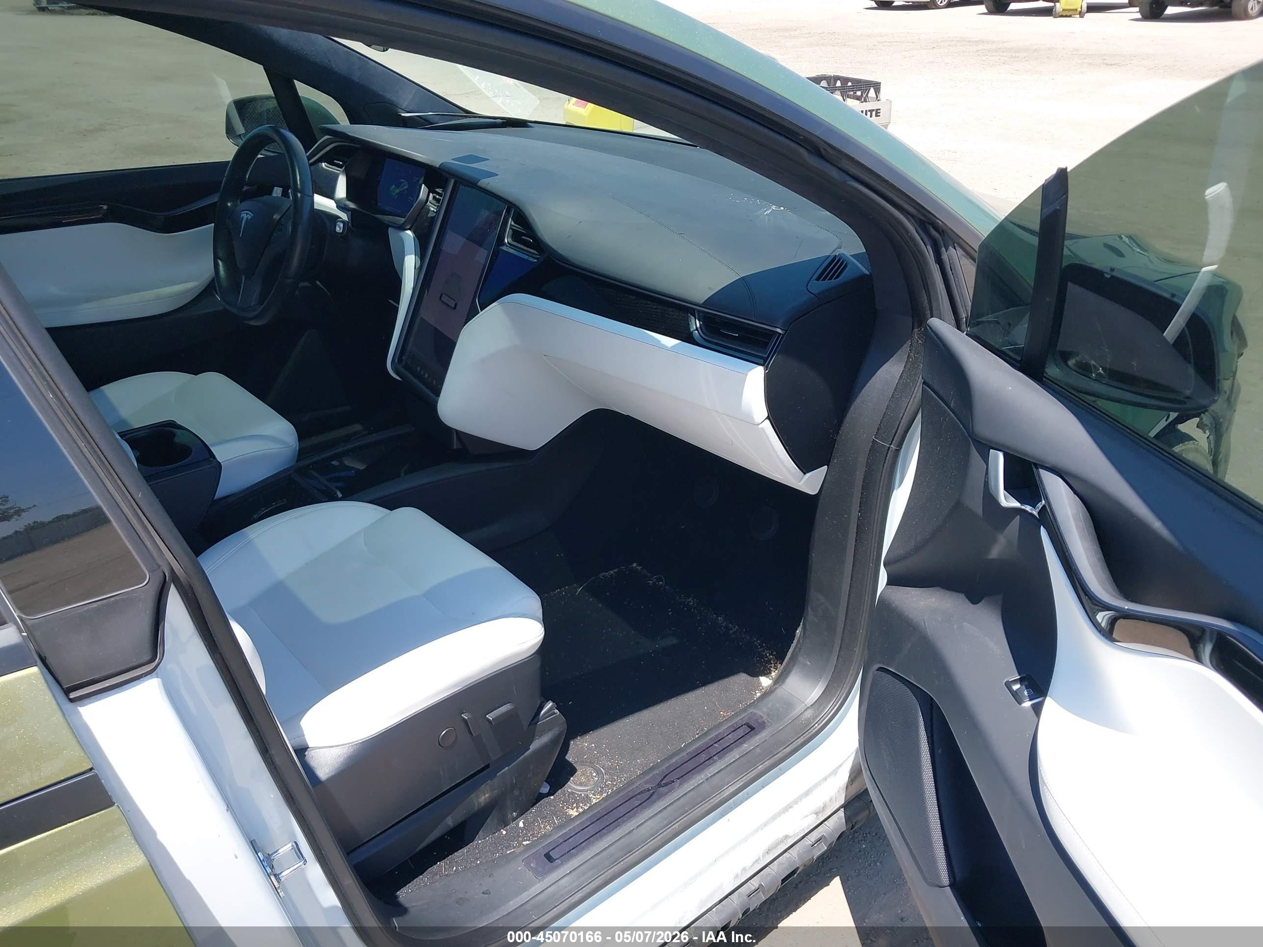 TESLA MODEL image 5