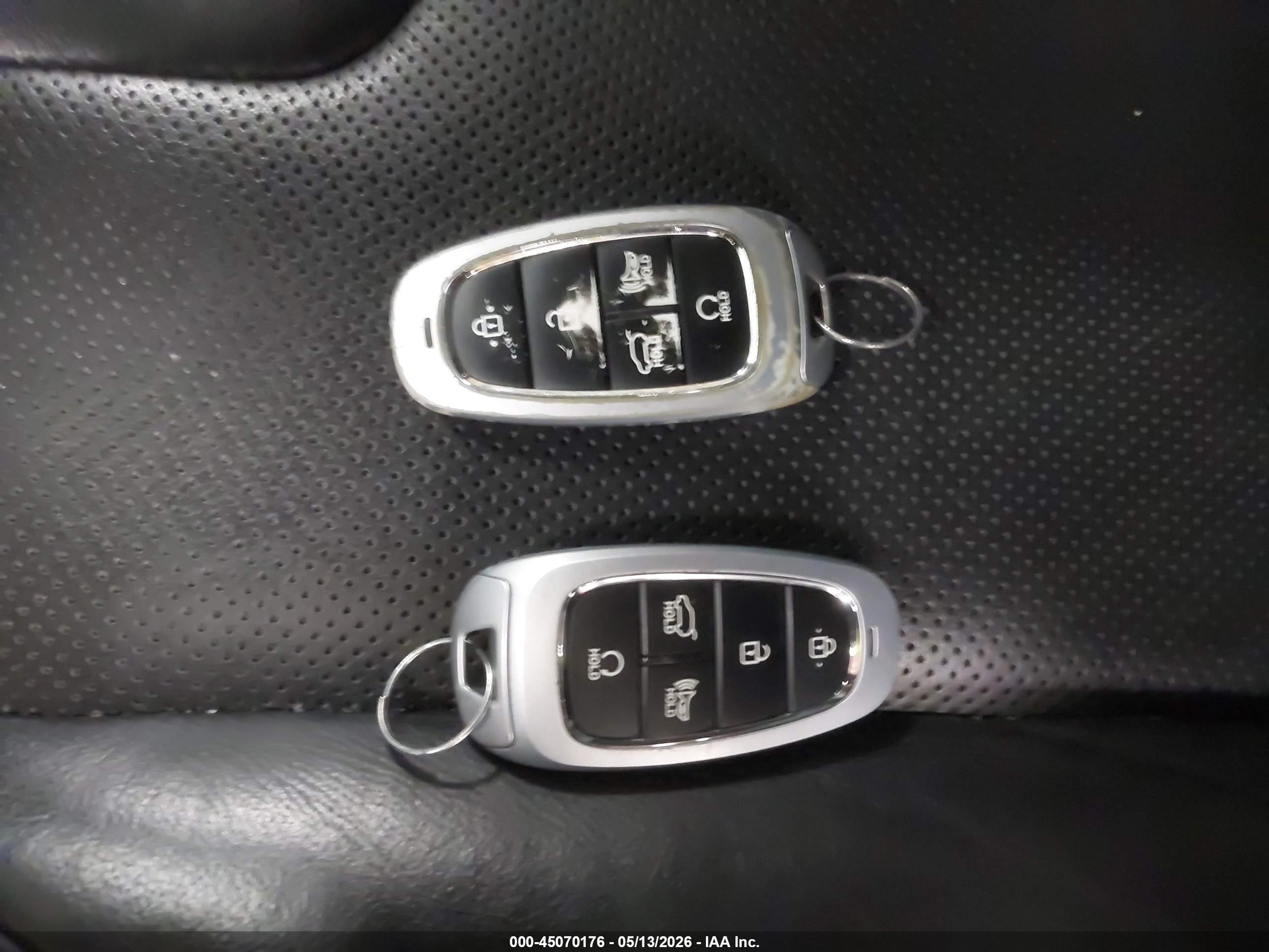 HYUNDAI SANTA image 11
