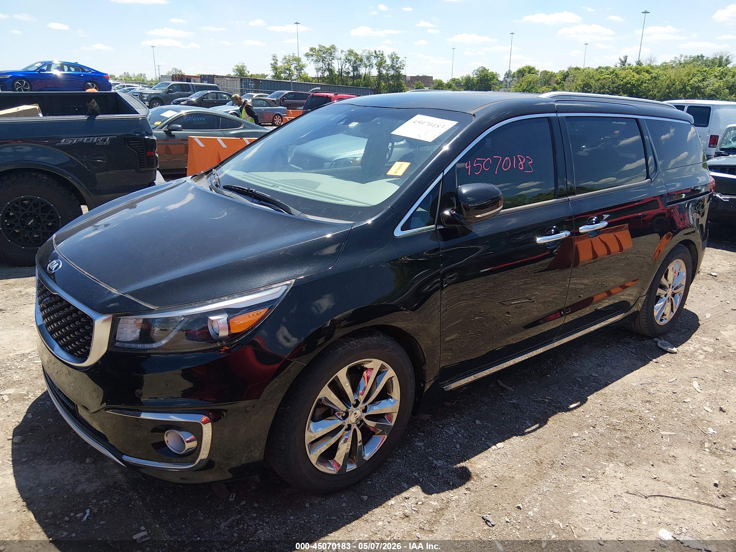 KIA SEDONA image 2